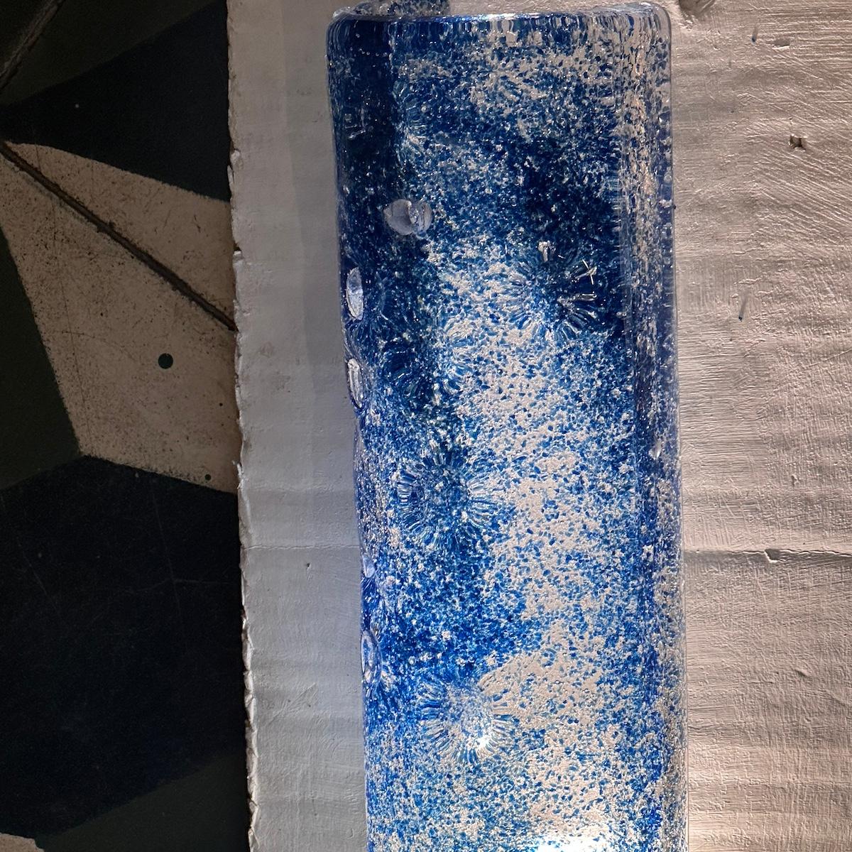 Coppia di lampade in vetro blu della metà del secolo scorso, vendute a coppia in vendita 3