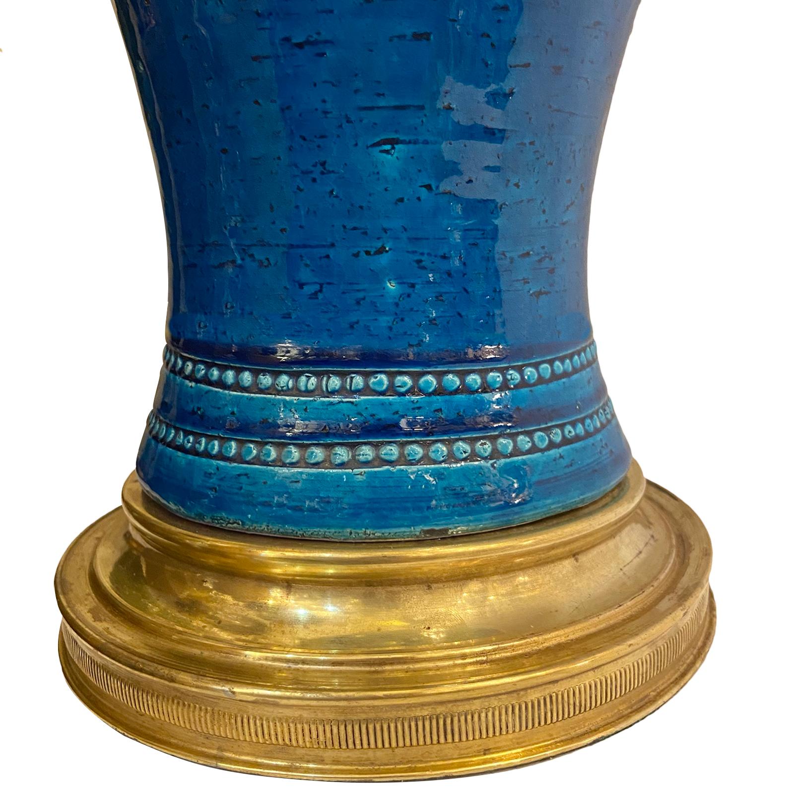 Zwei italienische Mid-Century-Lampen aus blauem Porzellan (Glasiert) im Angebot