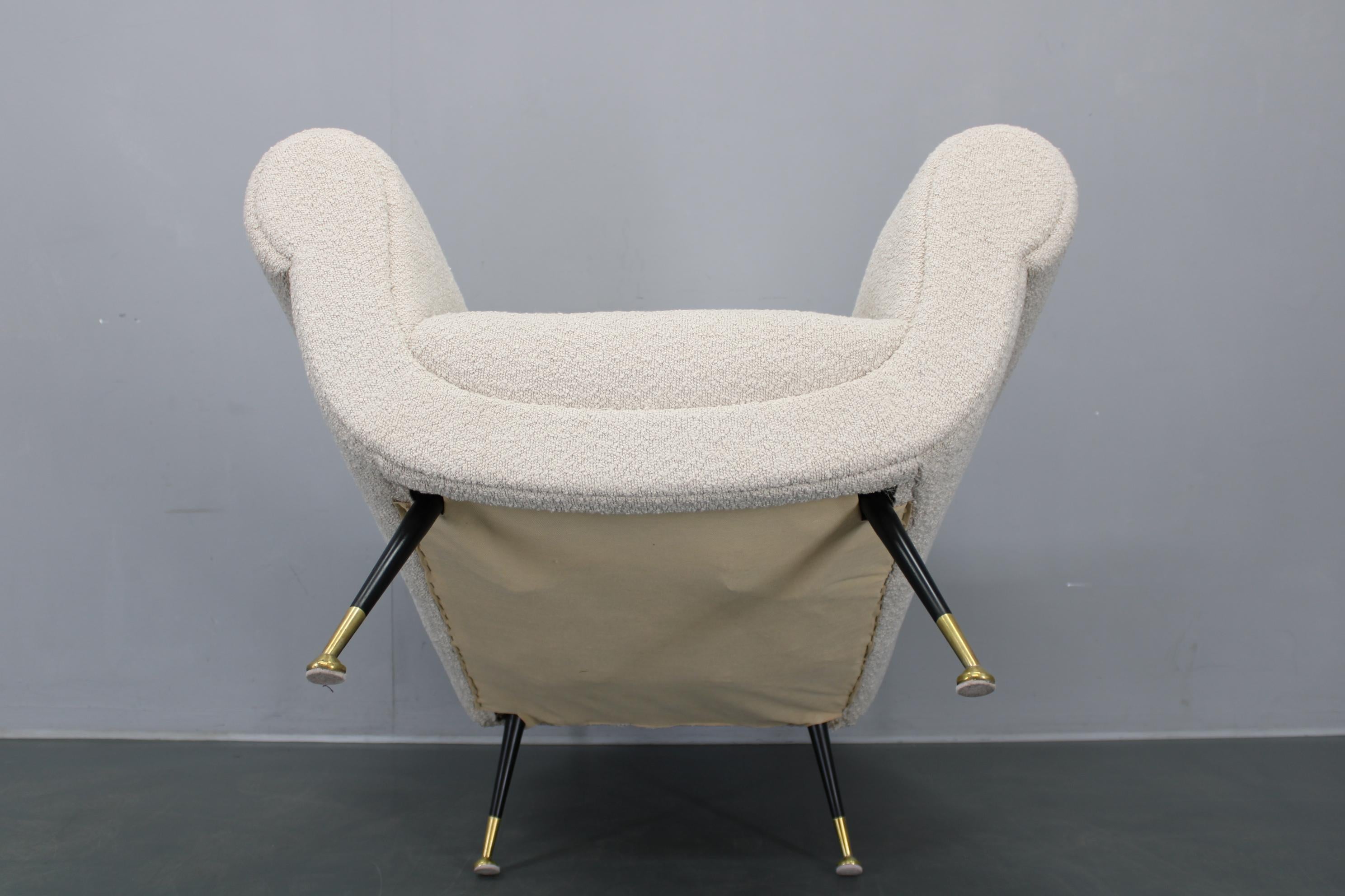 Paar italienische Boucle-Sessel aus der Mitte des Jahrhunderts, Eisen- und Messingbeine, 1950er Jahre im Angebot 8