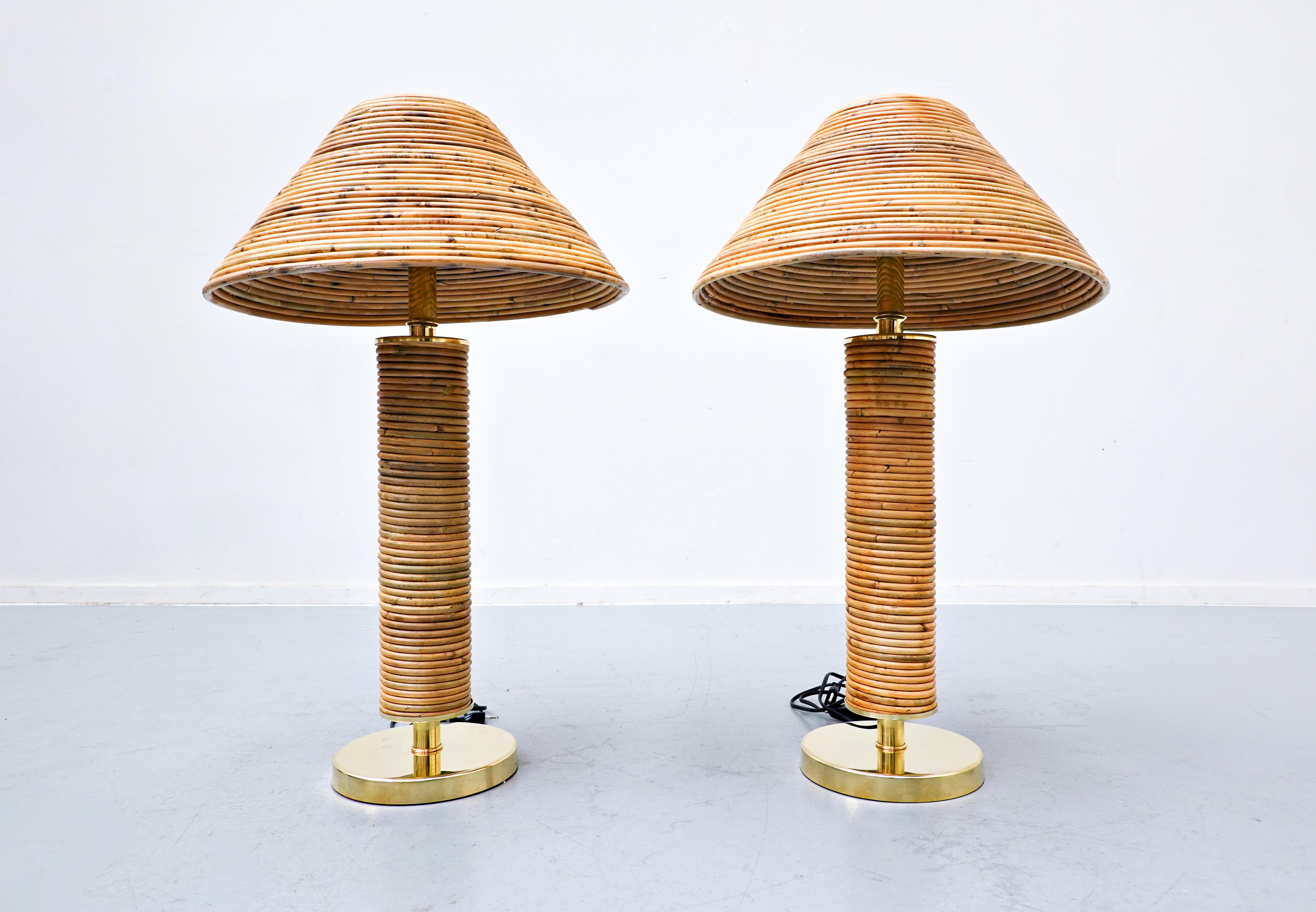 Pair of modern italian brass and bamboo table lamp In Good Condition In Brussels, BE