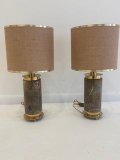 Ein Paar italienische Tischlampen aus Messing und Marmor aus der Mitte des Jahrhunderts, 1970er Jahre