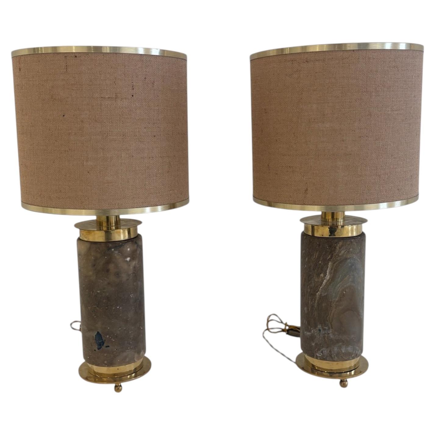 Ein Paar italienische Tischlampen aus Messing und Marmor aus der Mitte des Jahrhunderts, 1970er Jahre im Angebot