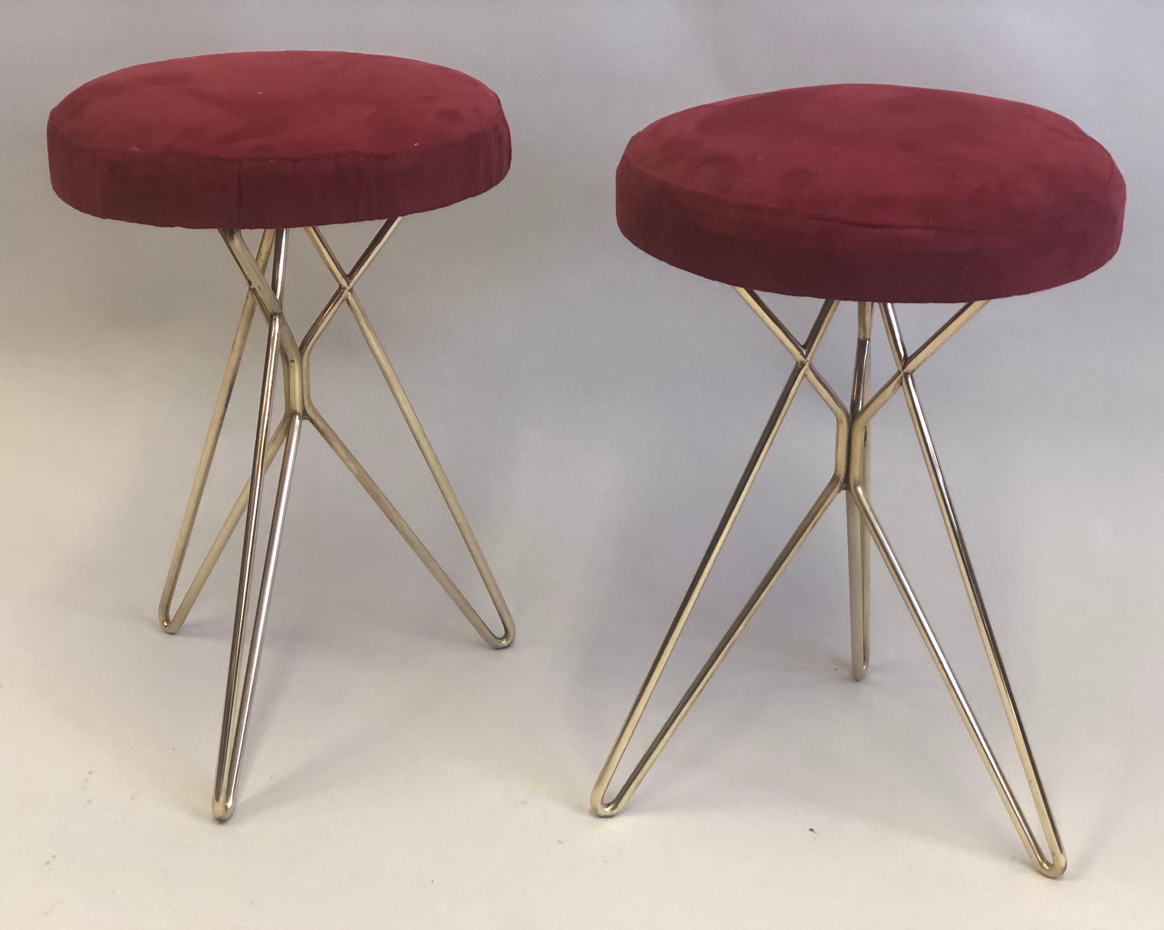 Pair of Italian Mid-Century Modern solid brass stools or vanity benches based on a prototype by Ico Parisi.

'The creation of these artisan made pieces from the workshop of Ariberto Colombo derives from the desire to use metal bars to create