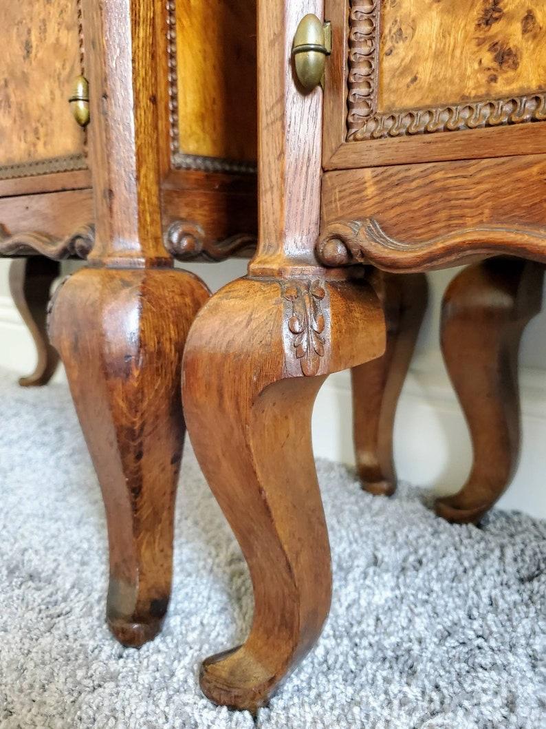 Paire d'armoires de chevet italiennes en bois de ronce du milieu du siècle dernier en vente 3