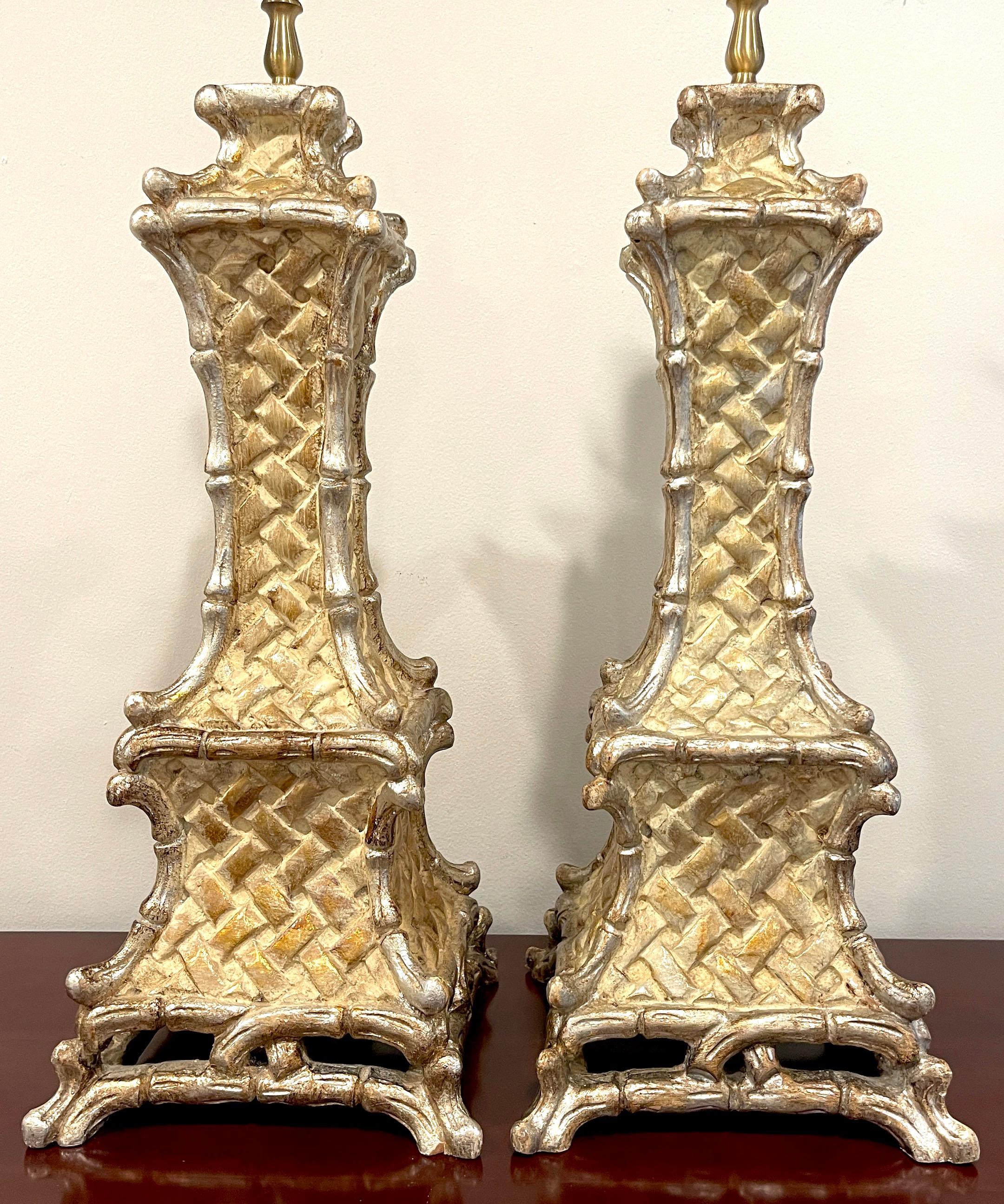 Hollywood Regency Pair of Italian Mid-Century Carved Giltwood Faux Bamboo Column Lamps For Sale