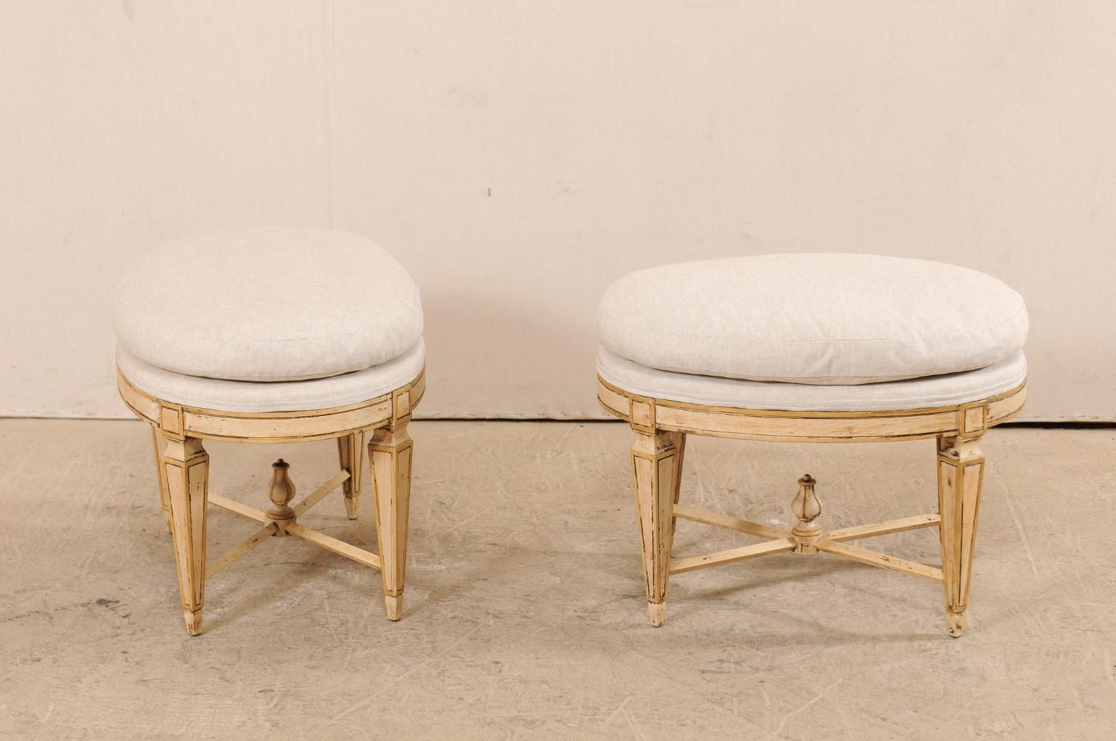 Pair of Italian Mid-Century Carved Wood Stools with Oval Shape In Good Condition In Atlanta, GA