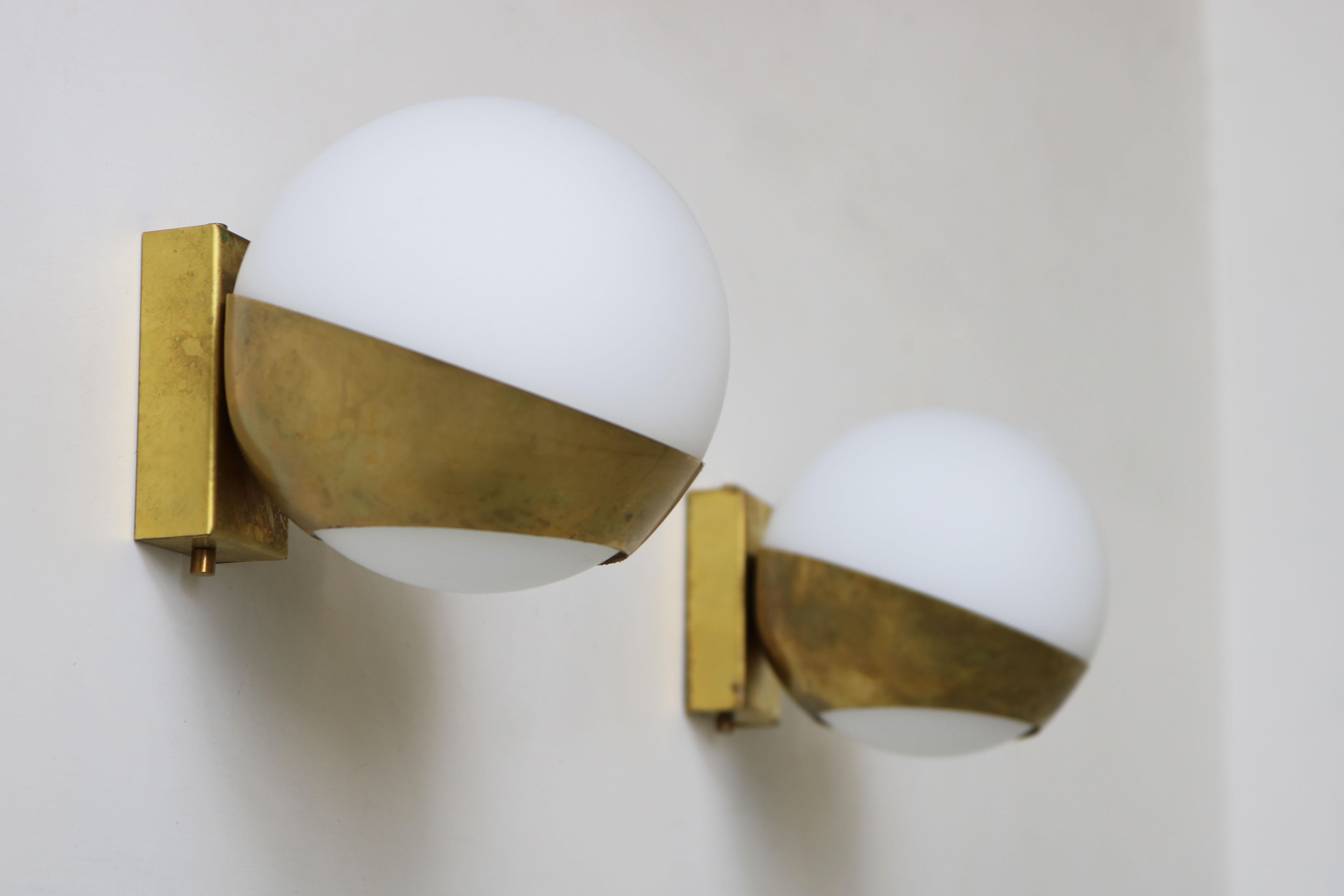 Stylish & timeless ! These Italian 1950 mid-century design wall lights in the style of Stilnovo.
Marvelous combination between brass & opaline glass ! 
These wall lights look amazing when lit and are a superb example of the famous Italian design in