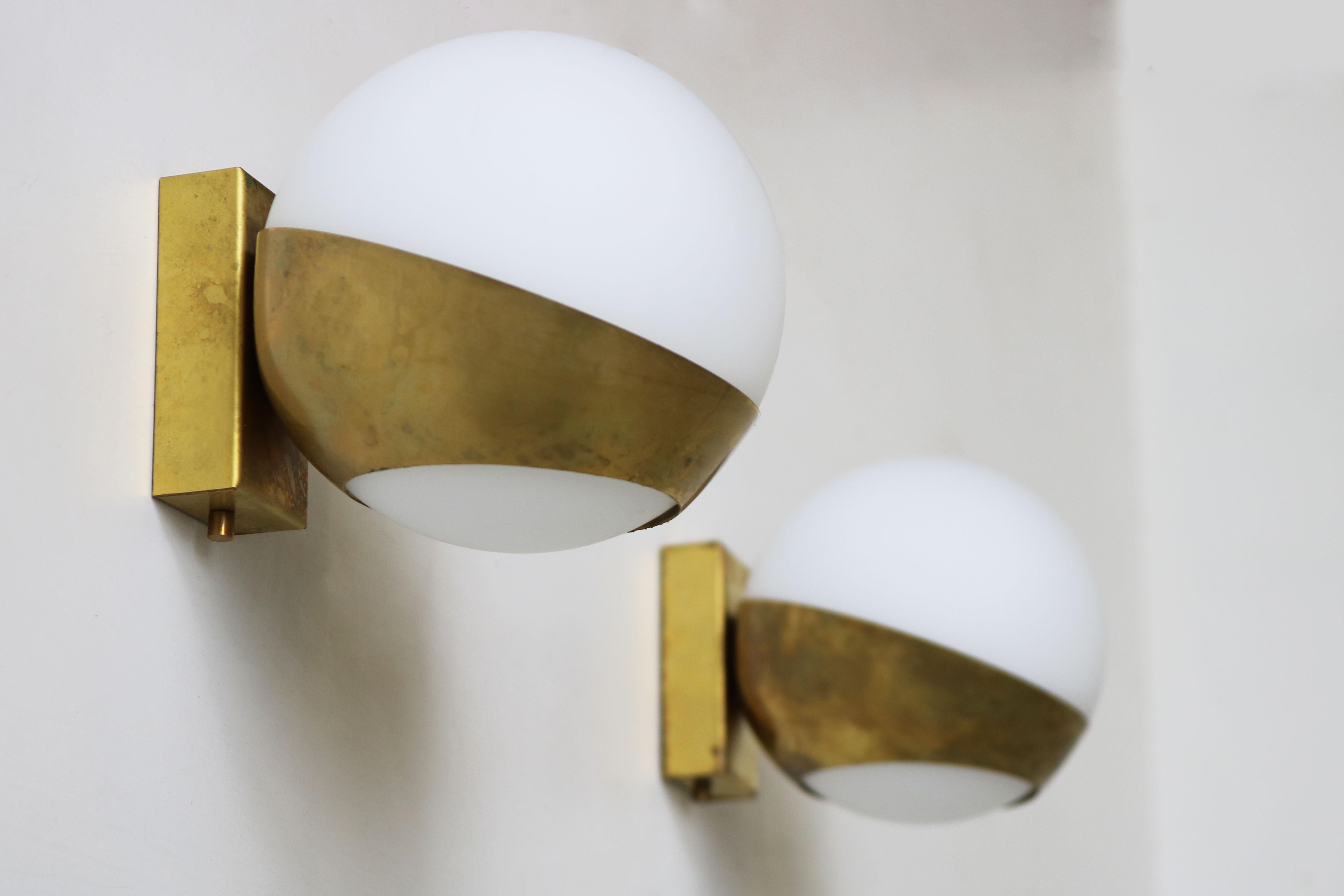 Mid-20th Century Pair of Italian Mid-Century Design Wall Lights 1950 Stilnovo Style Brass Opaline For Sale