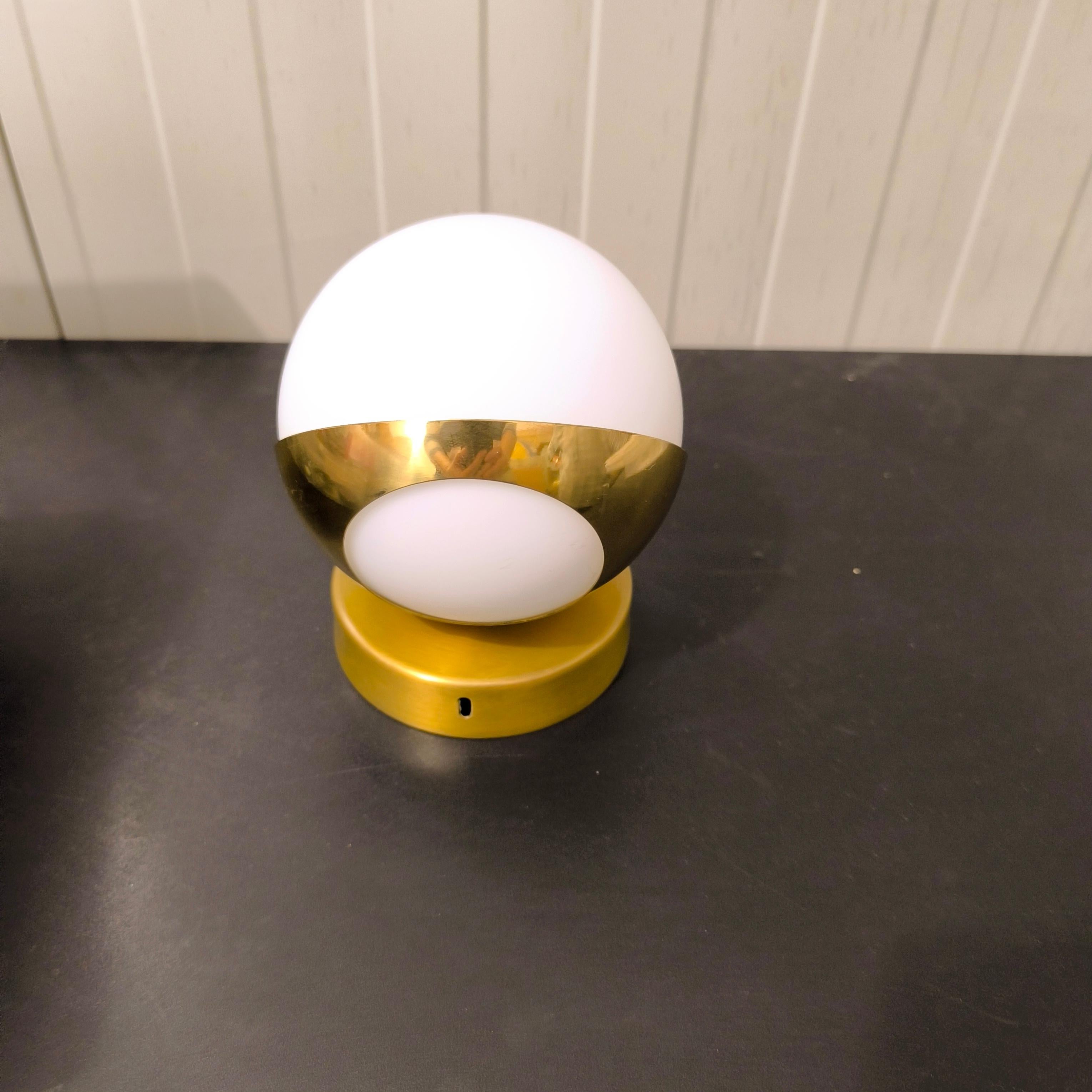Pair of Italian Mid-Century Design Wall Lights Stilnovo Style Brass Opaline For Sale 4