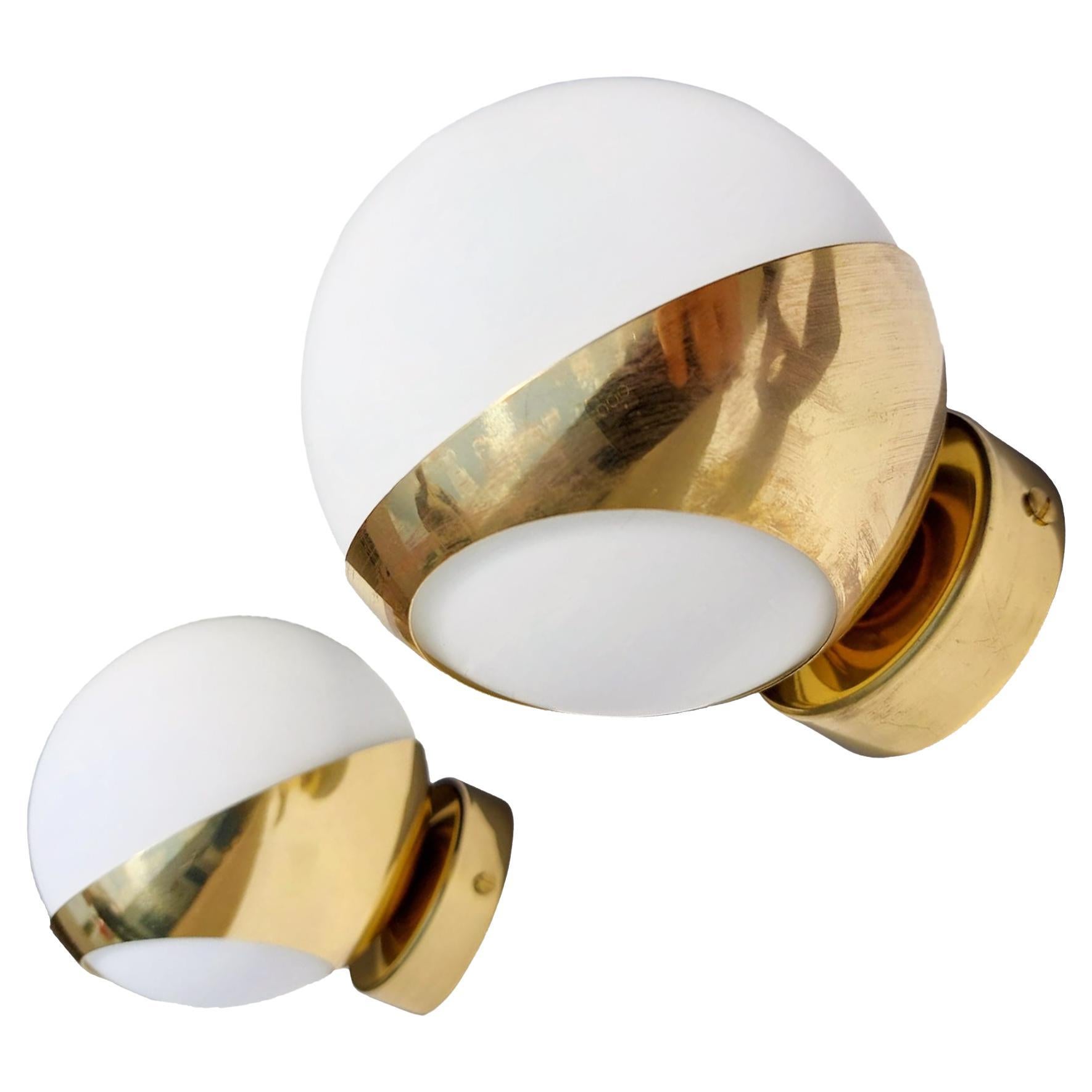 Paire d'appliques italiennes Design-Light du milieu du siècle, style Stilnovo, laiton opalin