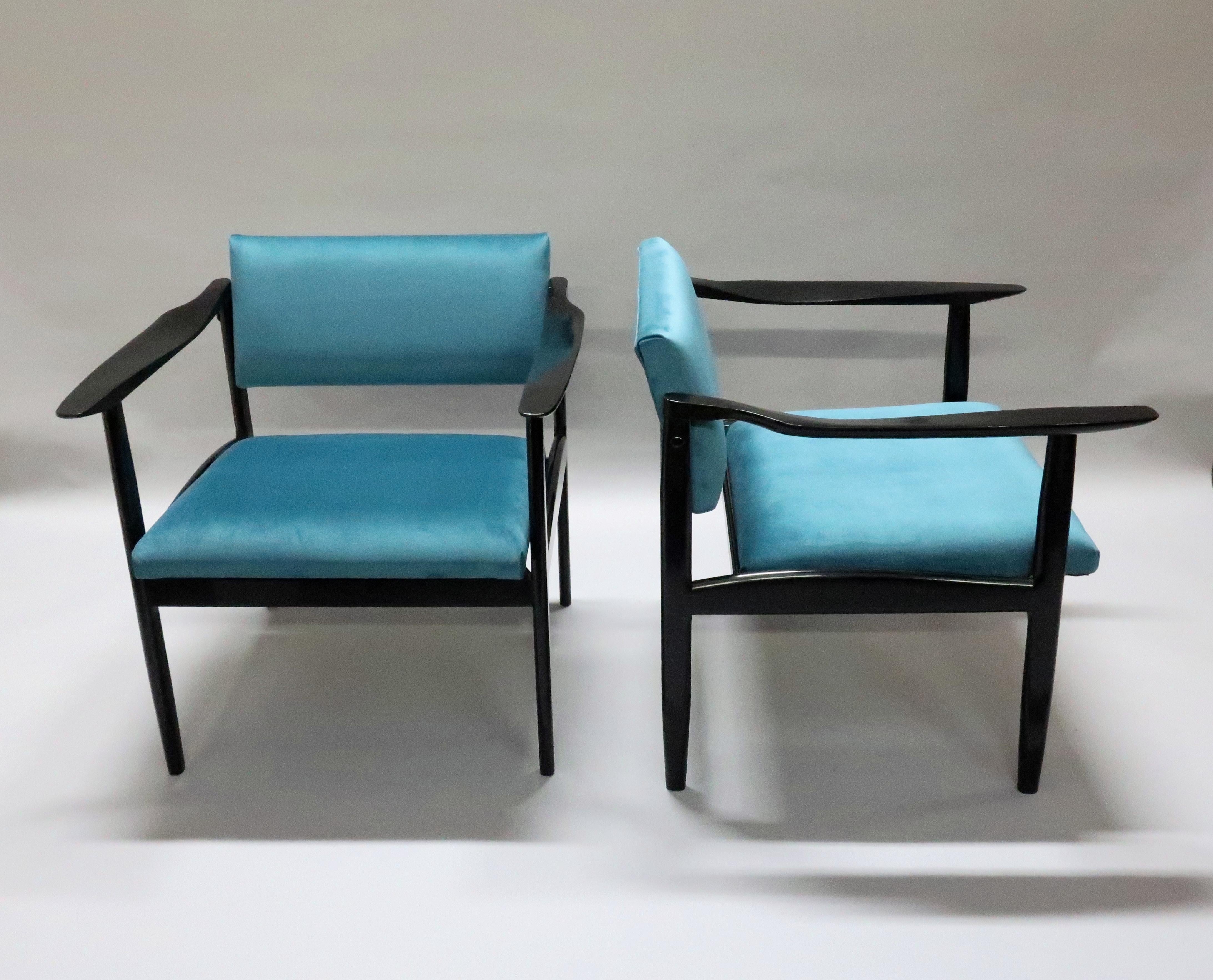 Mid-Century Modern Pair of Italian Midcentury Ebonized Armchairs Upholstered in Teal Velvet For Sale