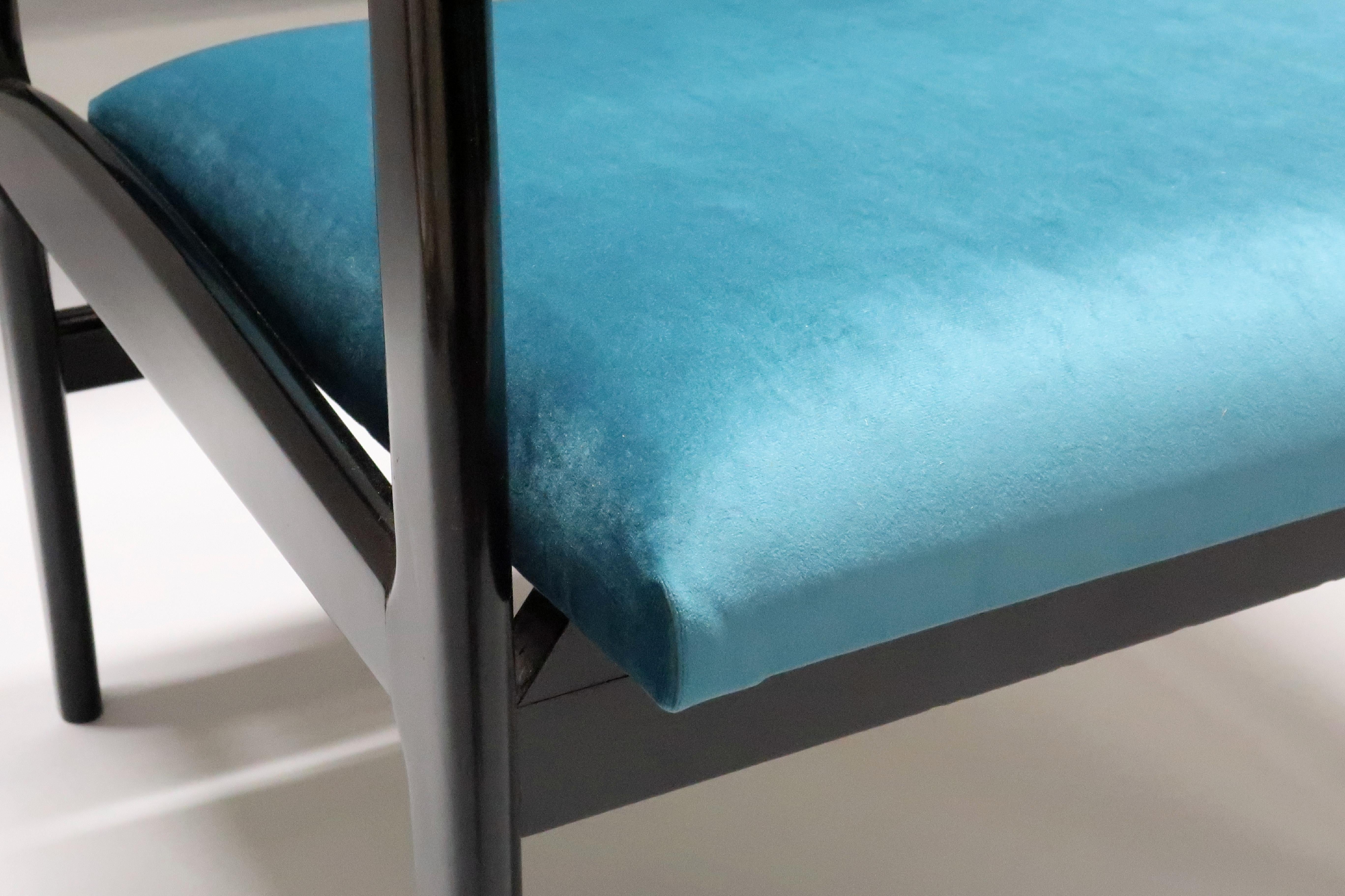 Pair of Italian Midcentury Ebonized Armchairs Upholstered in Teal Velvet For Sale 1