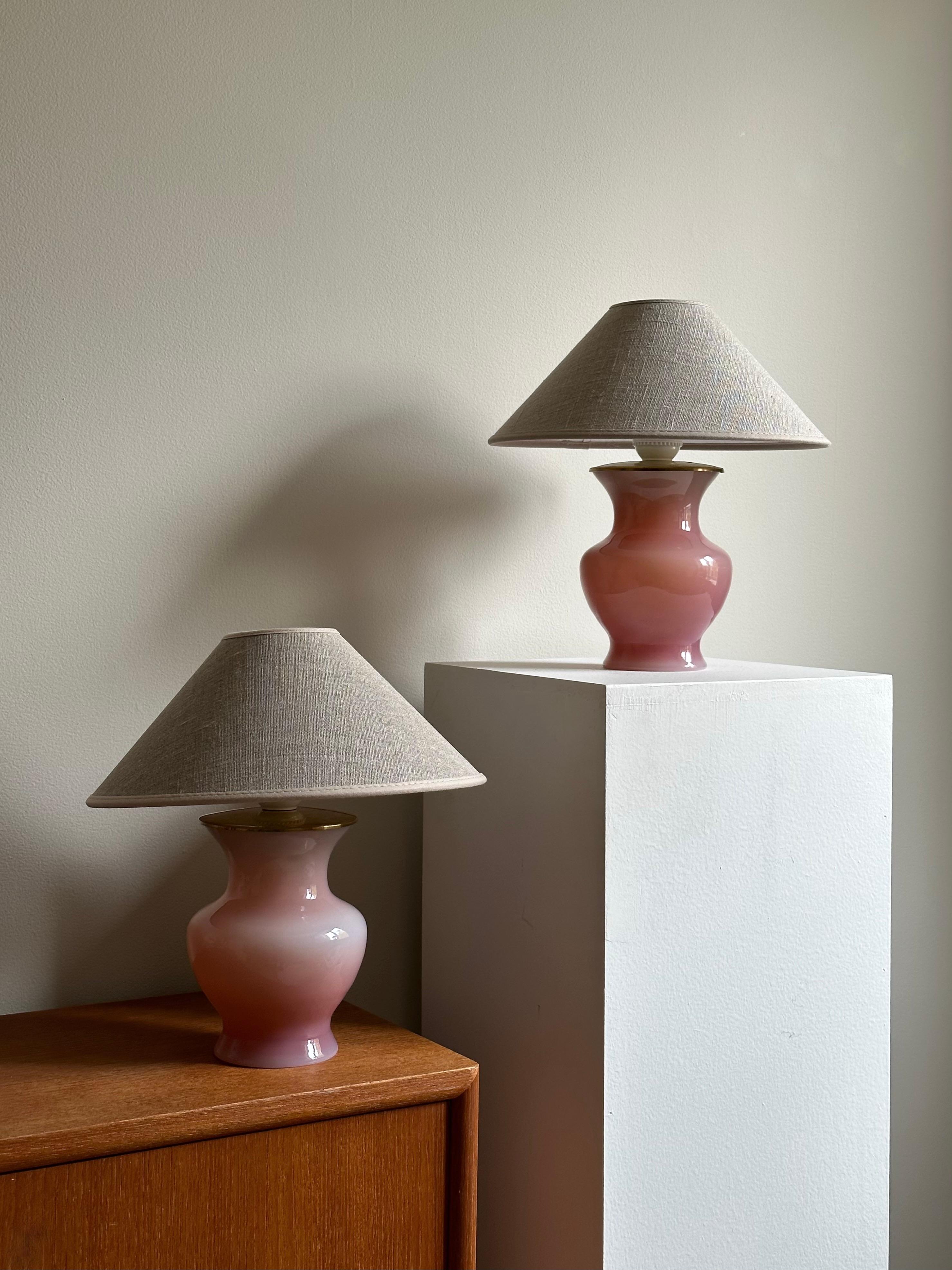 Mid-Century Modern Pair of Italian Mid-Century Fratelli Ferro Pink Opaline Murano Glass Table Lamps