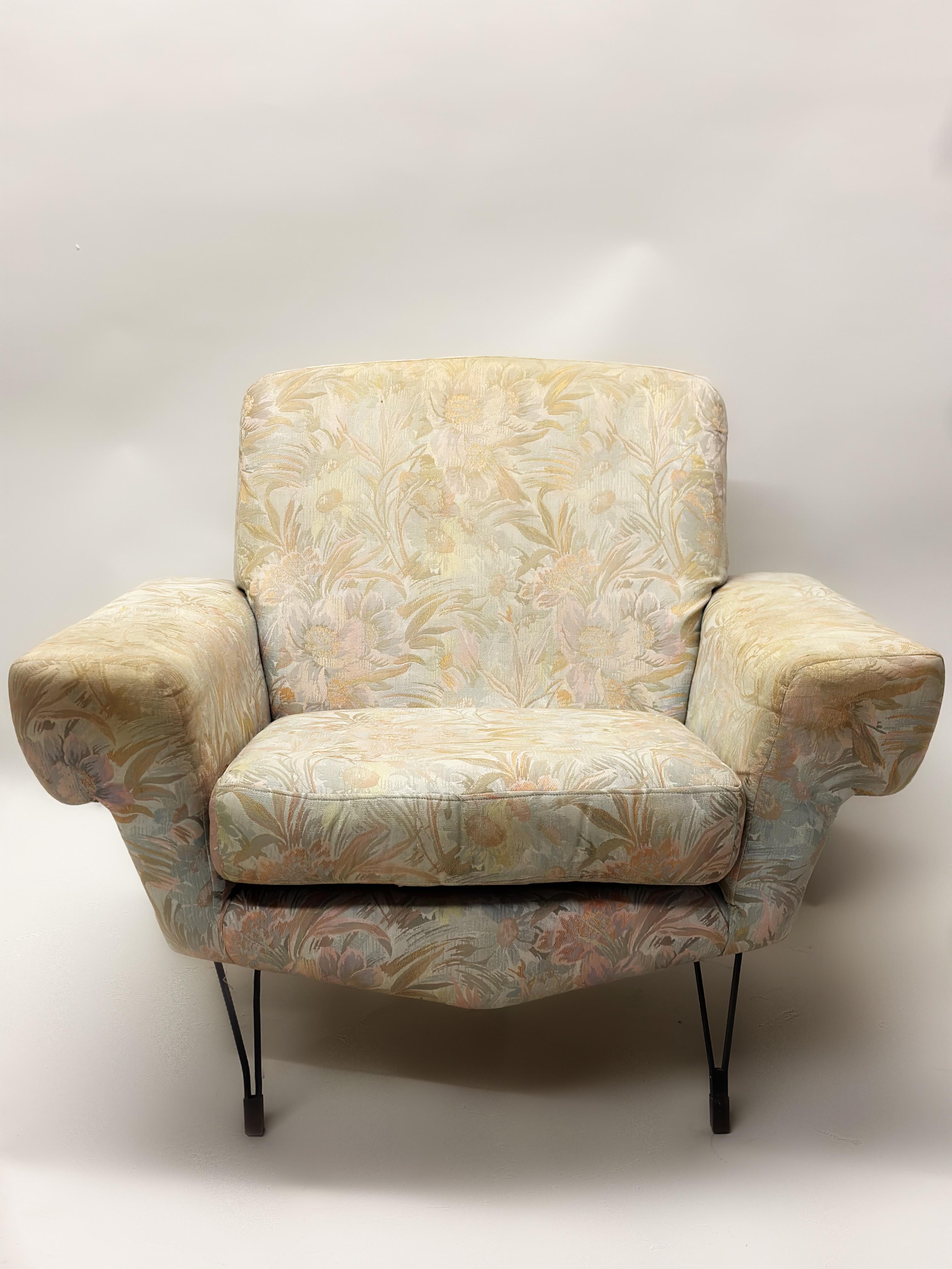 Martelé Paire de chaises longues futuristes italiennes du milieu du siècle dernier, attribuée à Gigi Radice, vers 1950 en vente