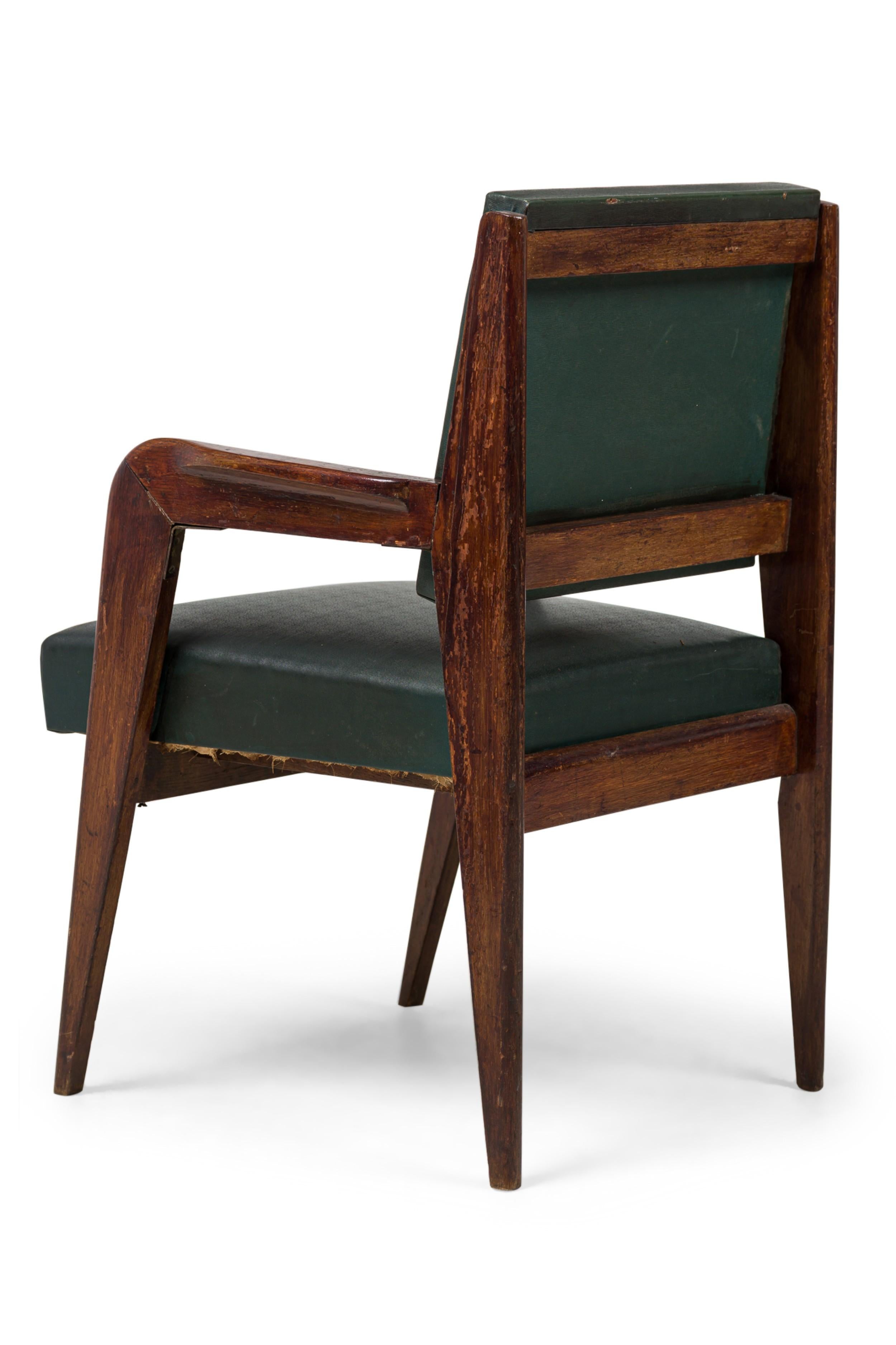 Pair of Italian Mid-Century Gio Ponti Walnut Chairs In Good Condition For Sale In Queens, NY