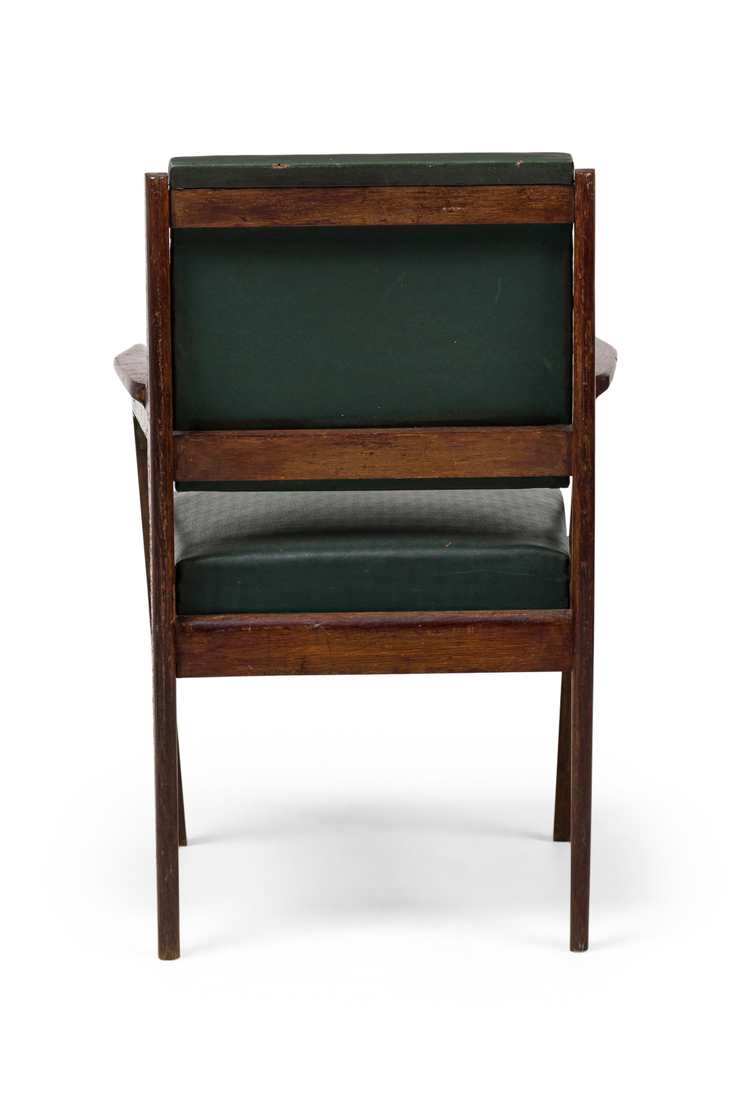 20th Century Pair of Italian Mid-Century Gio Ponti Walnut Chairs For Sale