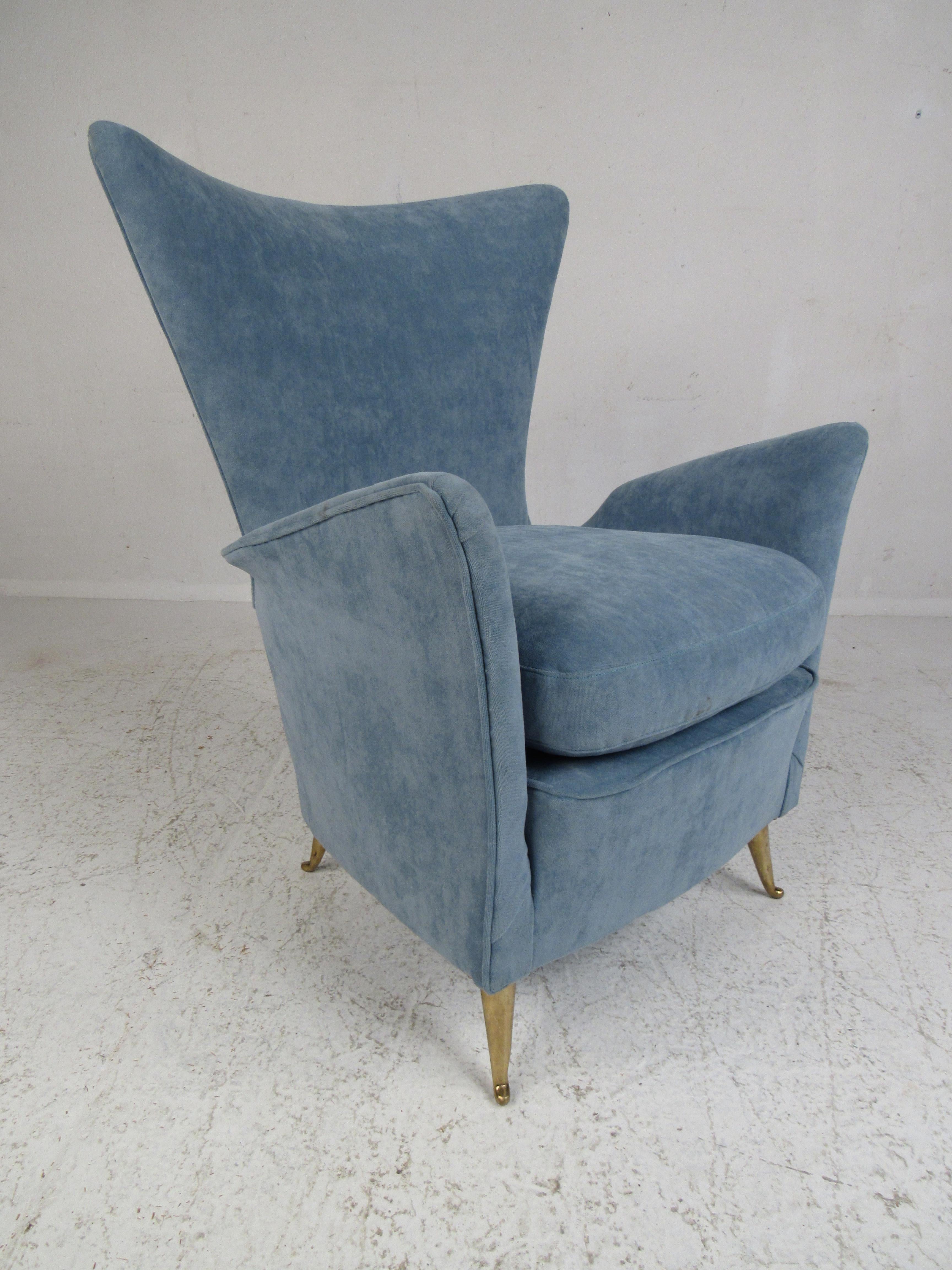 Mid-Century Modern Pair of Italian Midcentury I.S.A Bergamo Style Lounge Chairs For Sale