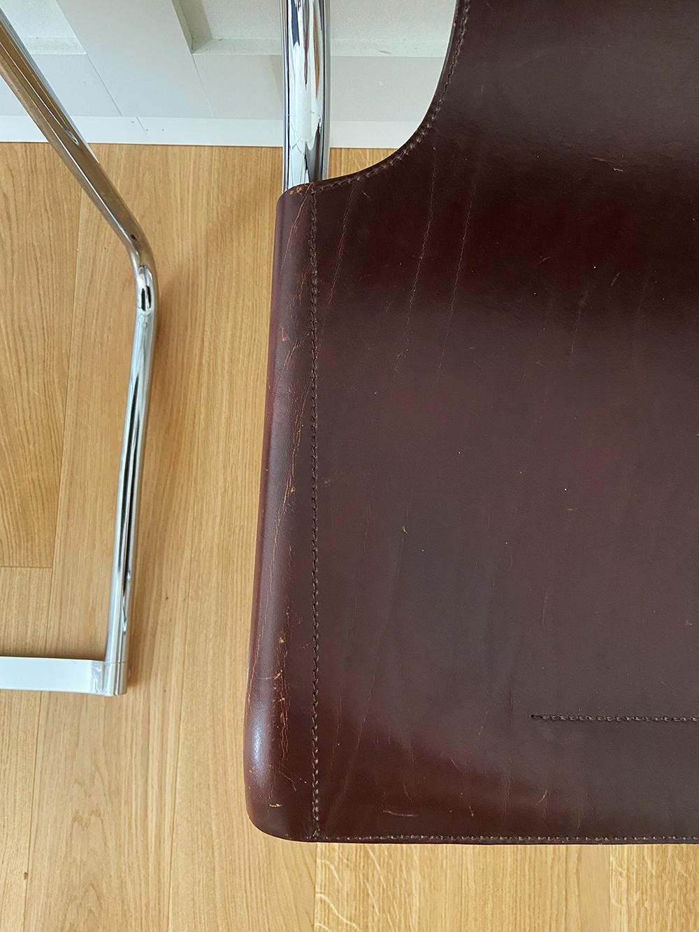 Paire de chaises de salle à manger/de bureau italiennes en cuir du milieu du siècle dernier par Carlo Bartoli en vente 7