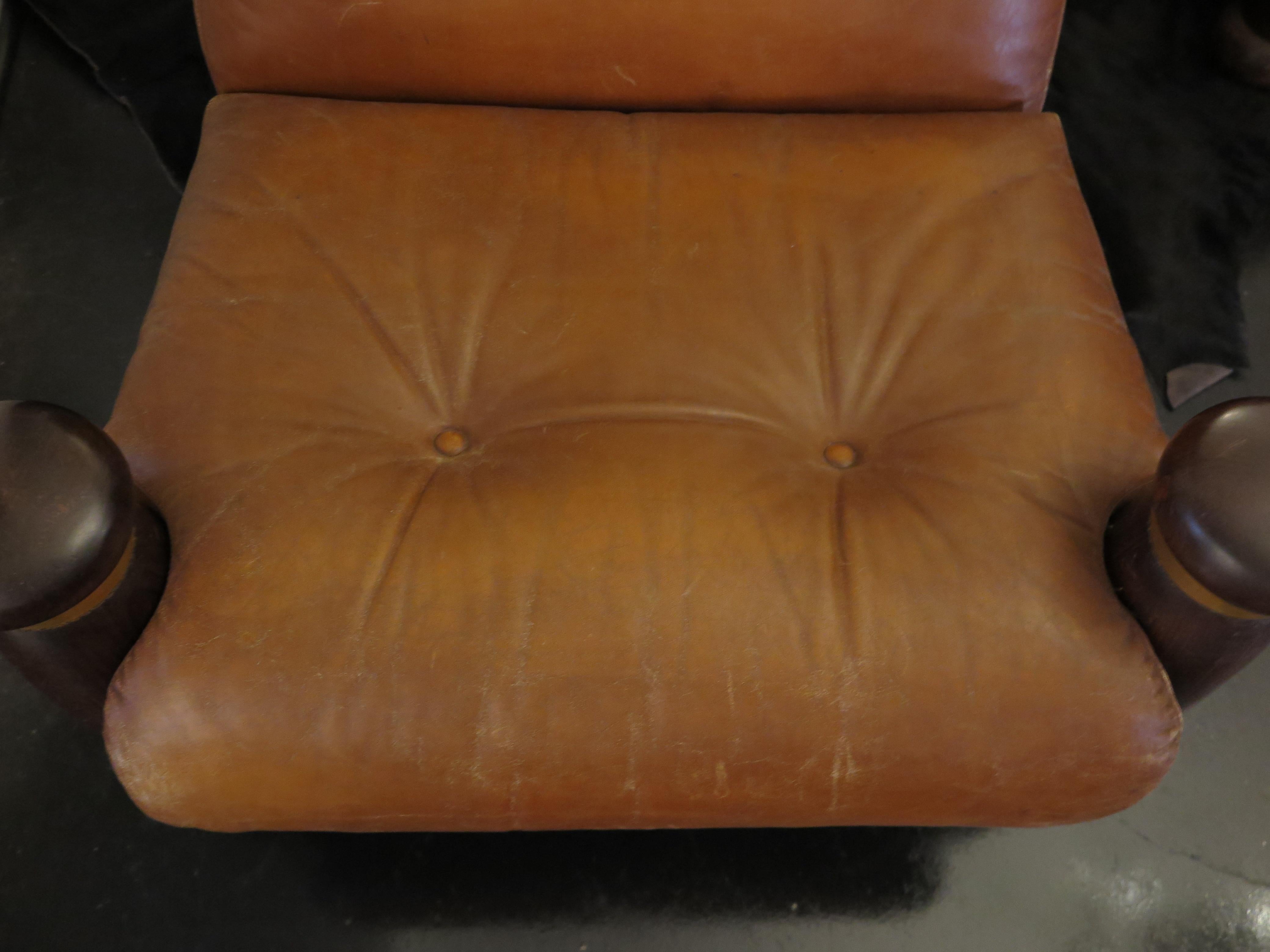 Pair of Italian Mid-Century Leather Slipper Chairs In Good Condition For Sale In Los Angeles, CA