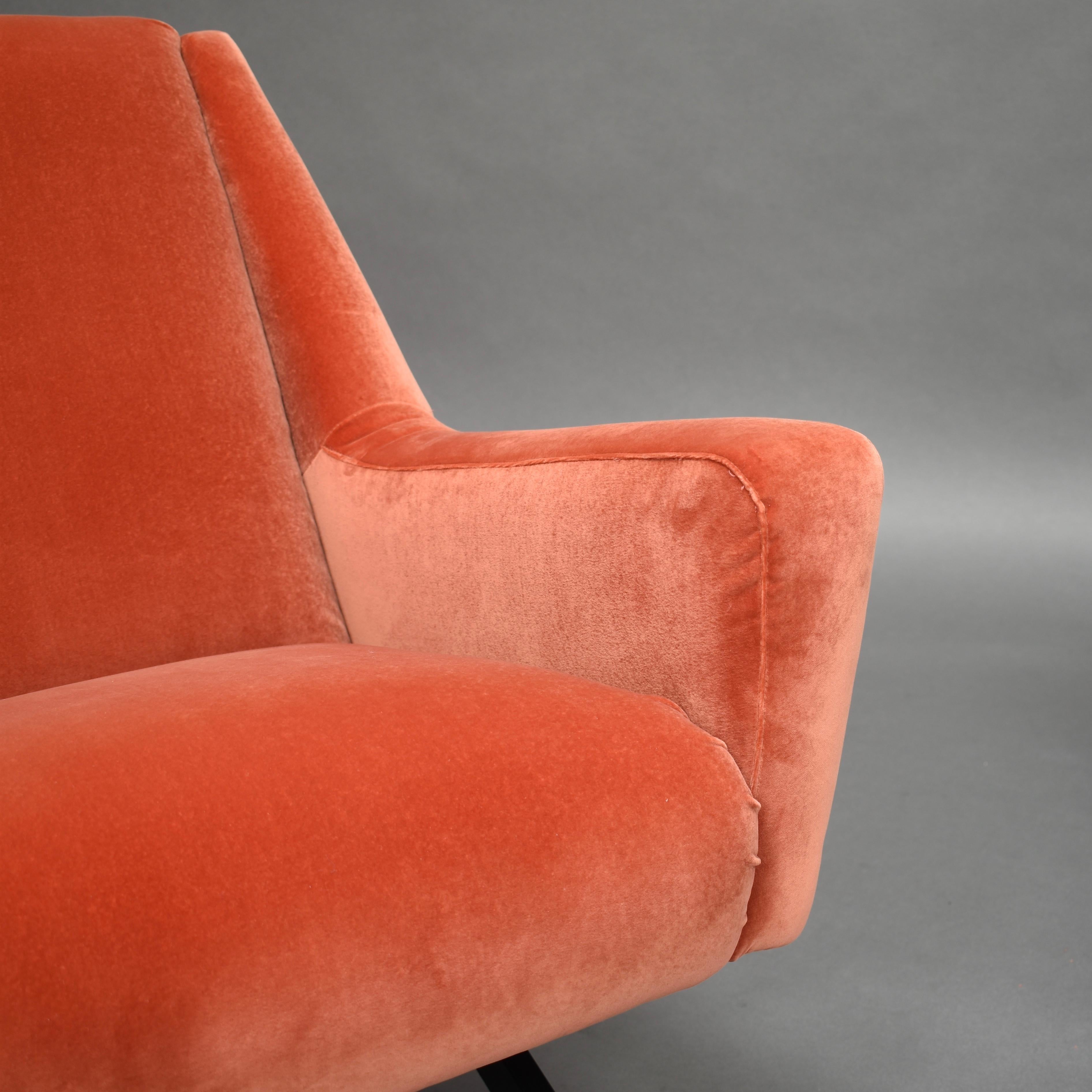 Pair of Italian Midcentury Lounge Chairs in New Copper Pink Velvet, 1950s 8