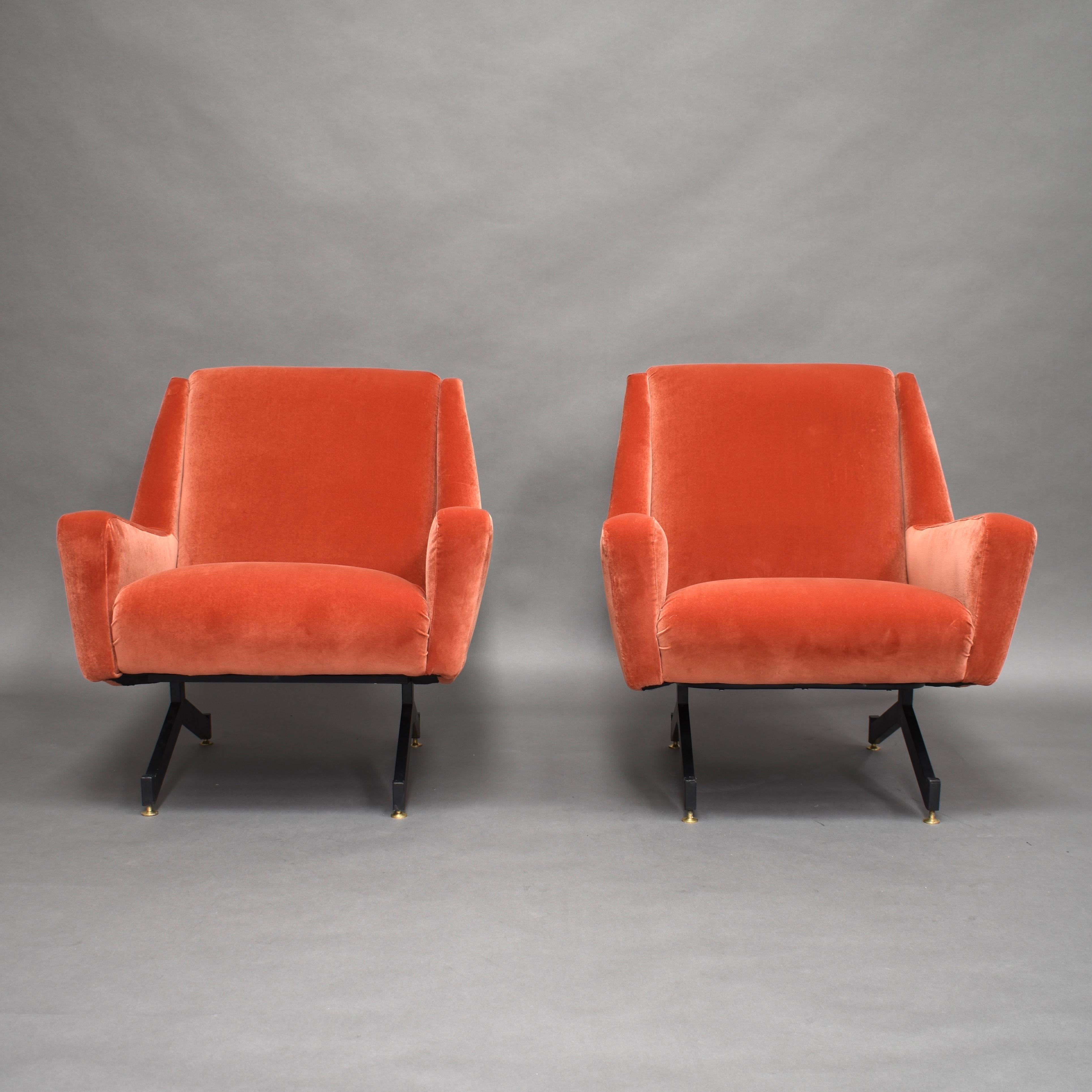 Pair of Italian Midcentury Lounge Chairs in New Copper Pink Velvet, 1950s In Good Condition In Pijnacker, Zuid-Holland