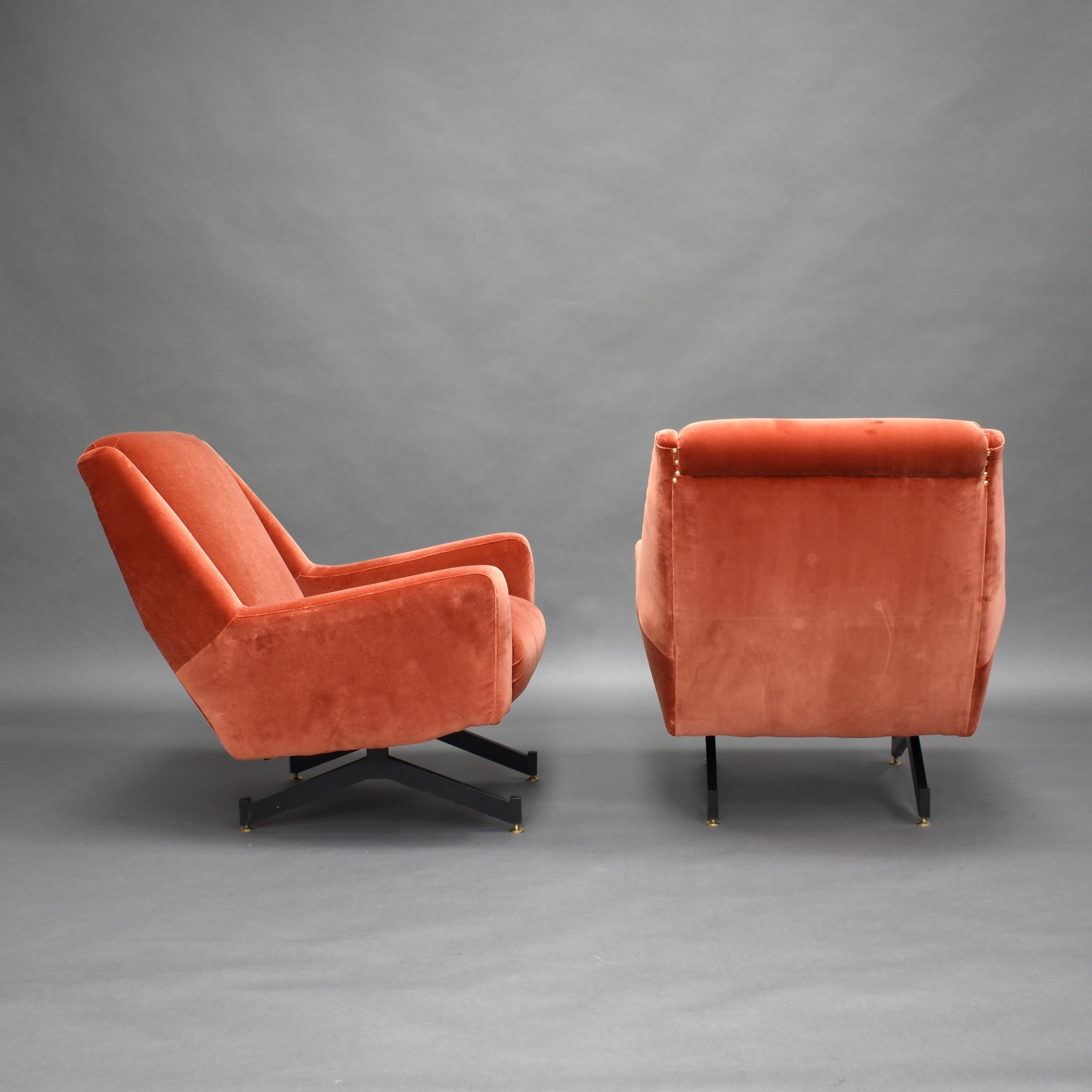 Mid-20th Century Pair of Italian Midcentury Lounge Chairs in New Copper Pink Velvet, 1950s