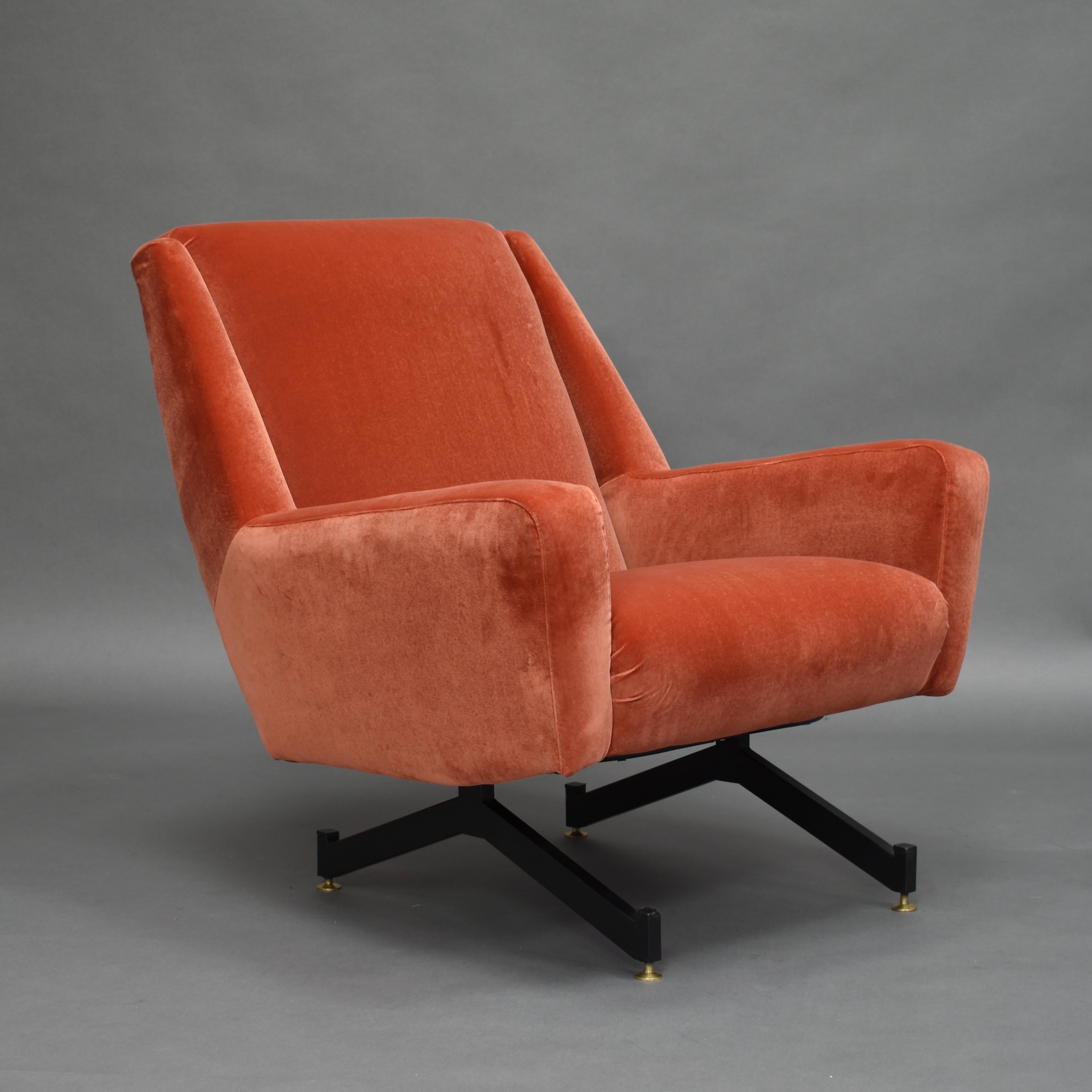 Metal Pair of Italian Midcentury Lounge Chairs in New Copper Pink Velvet, 1950s