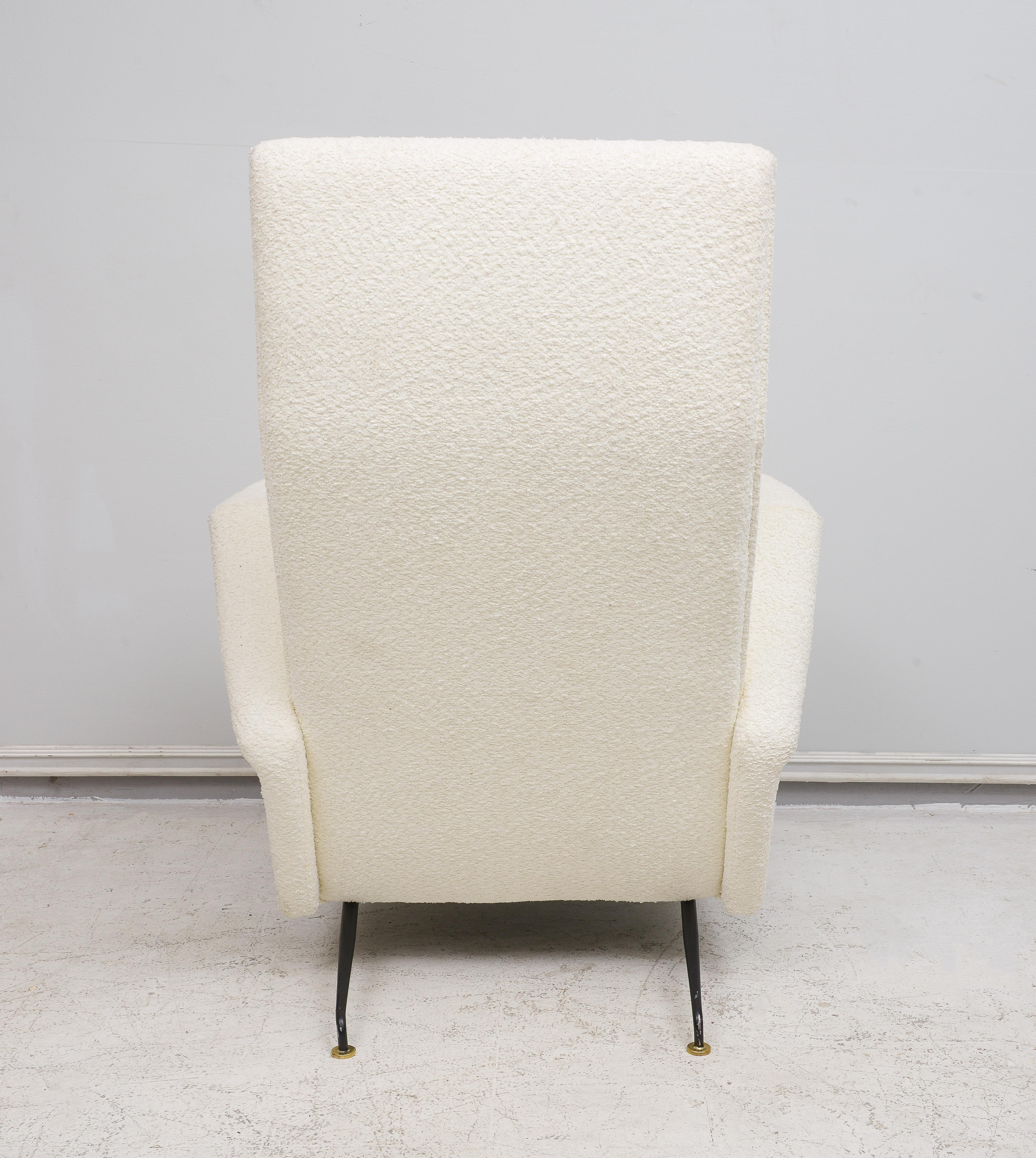 Pair of Italian Mid-century Lounge Chairs Upholstered in Bouclé Fabric For Sale 1