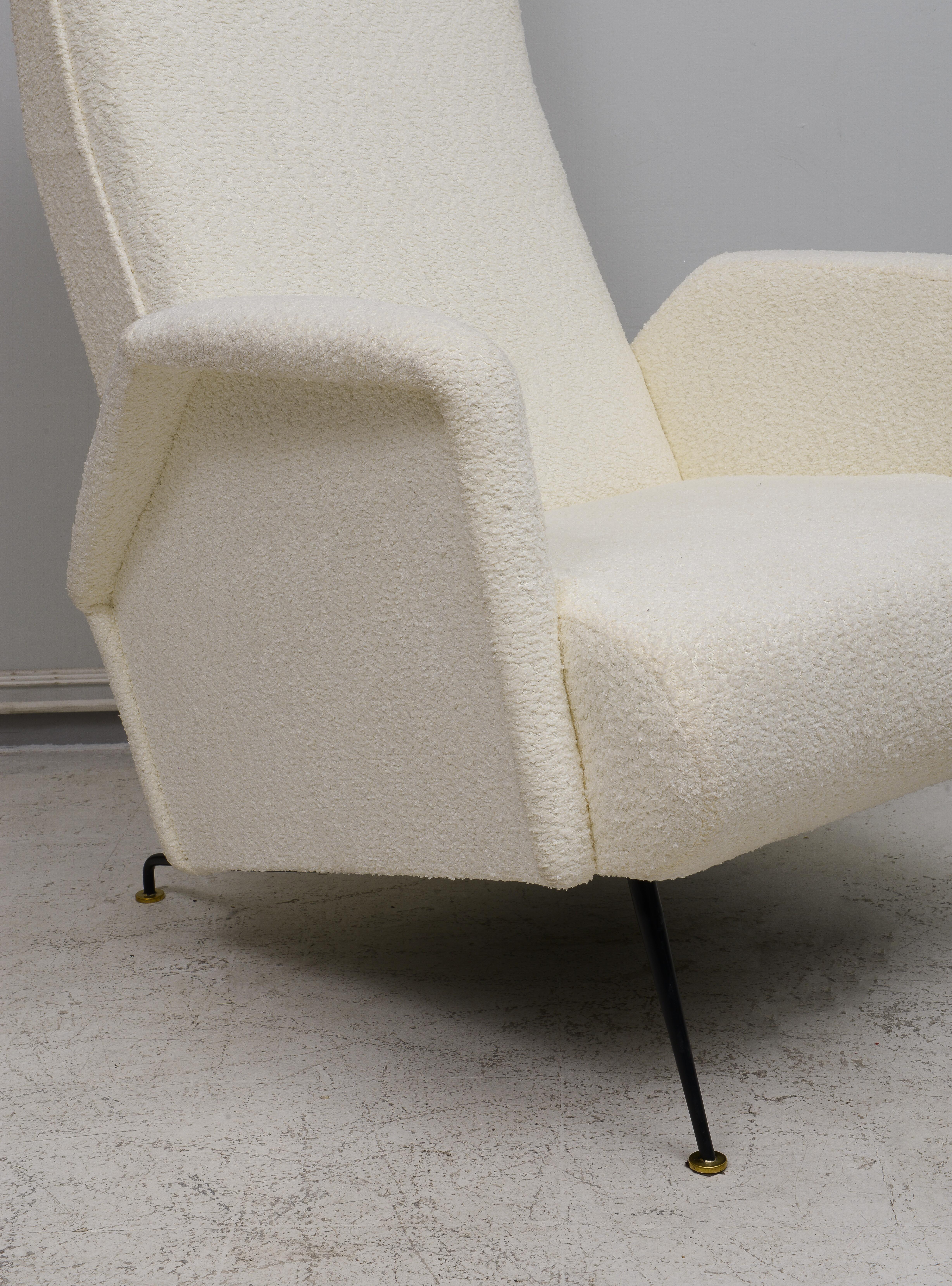 Pair of Italian Mid-century Lounge Chairs Upholstered in Bouclé Fabric For Sale 4