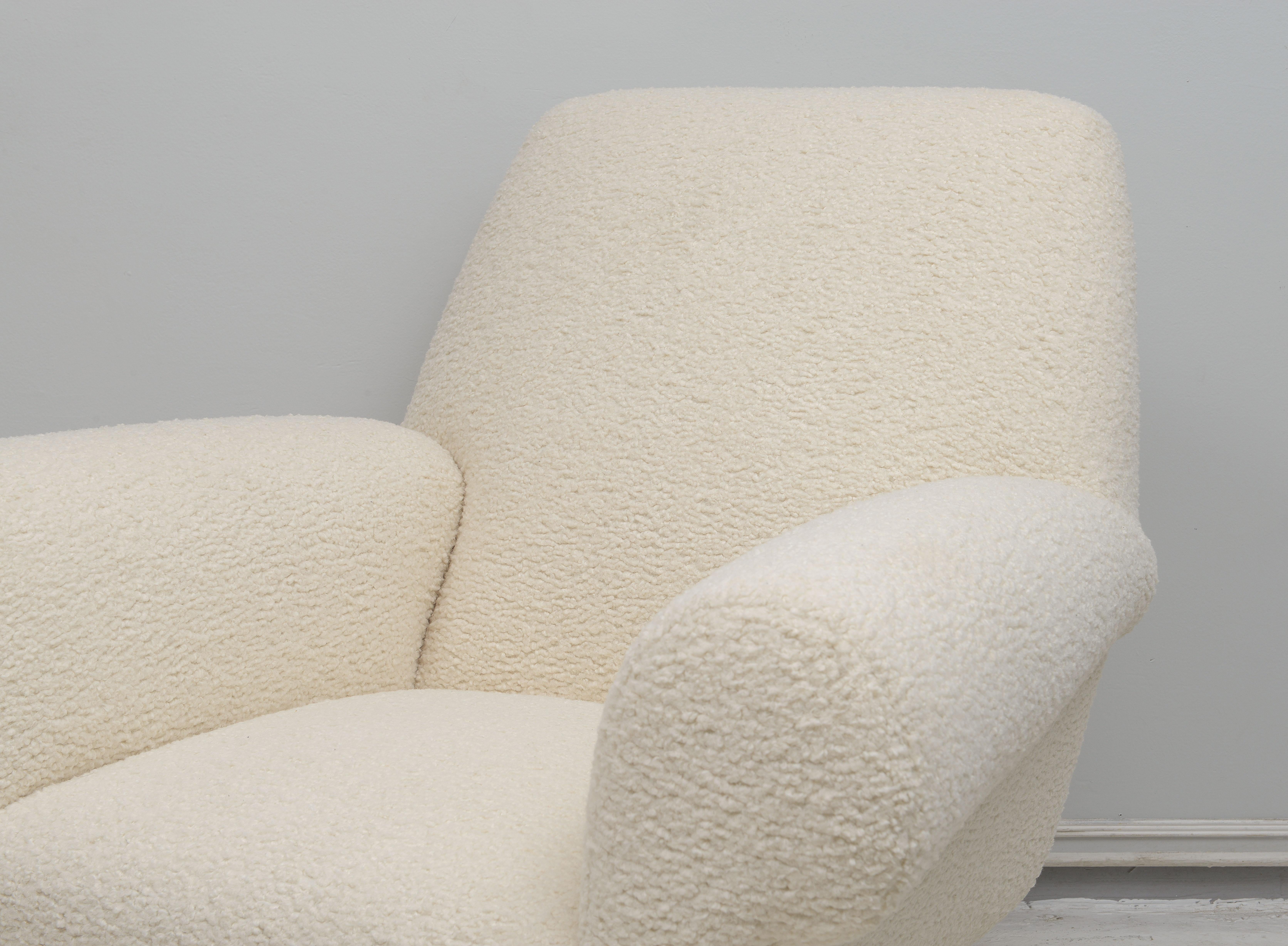 Pair of Italian-Mid-Century Lounge Chairs Upholstered in Boucle For Sale 3