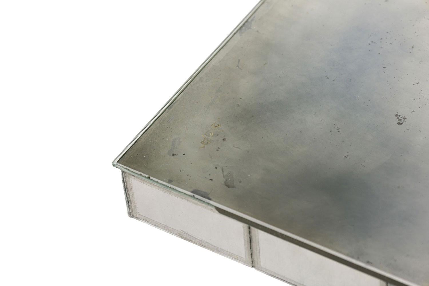 Pair of Italian Mid-Century Mirror Side Tables en vente 4