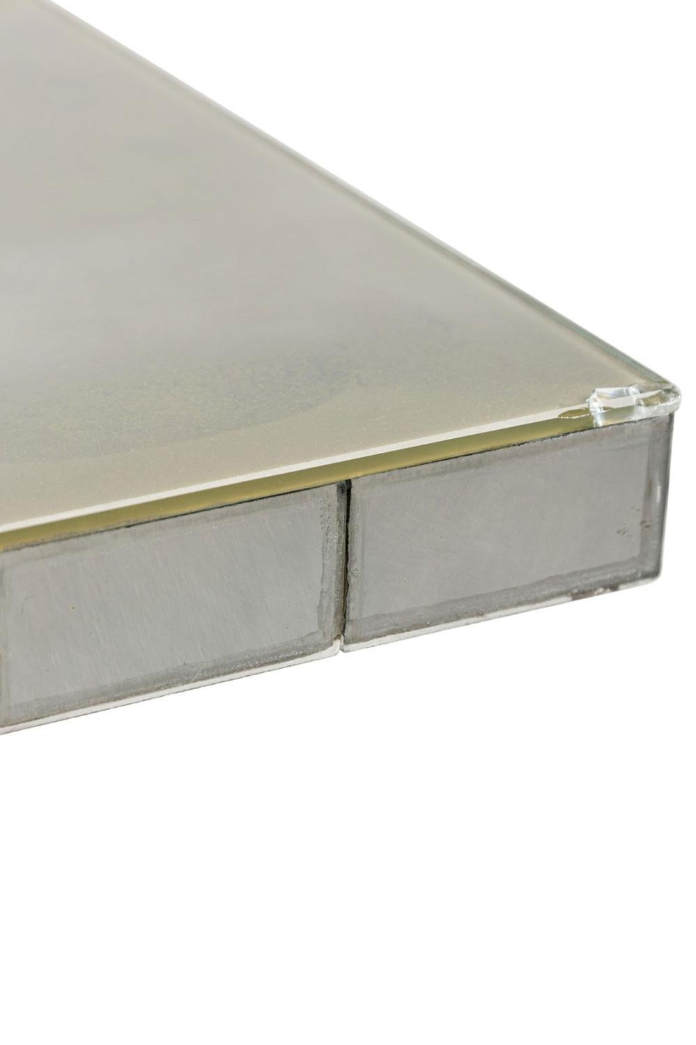 Pair of Italian Mid-Century Mirror Side Tables en vente 5