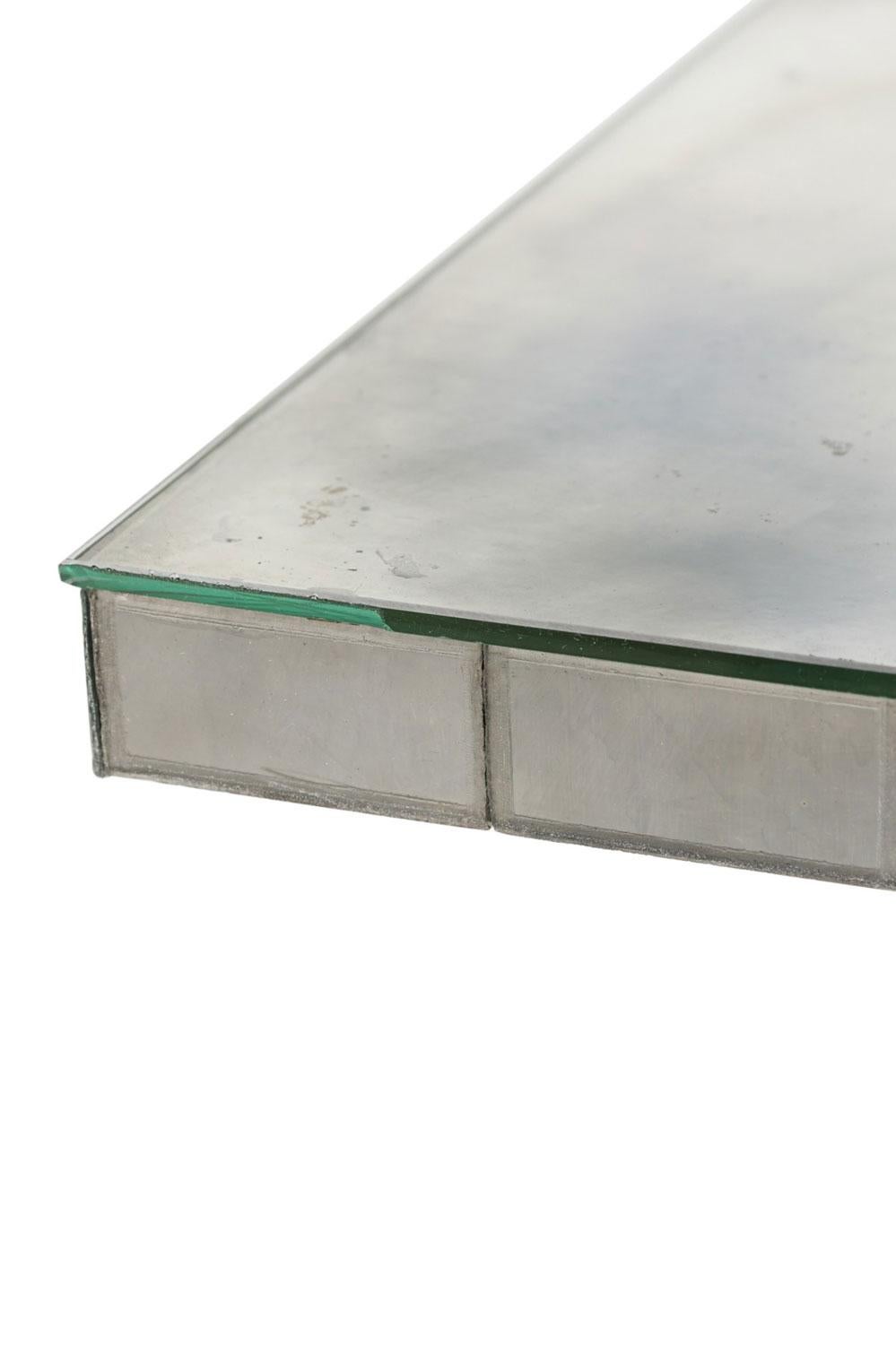 Pair of Italian Mid-Century Mirror Side Tables en vente 6