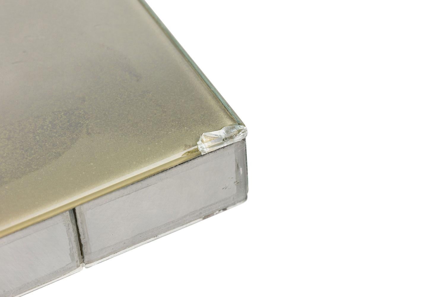 Pair of Italian Mid-Century Mirror Side Tables en vente 1