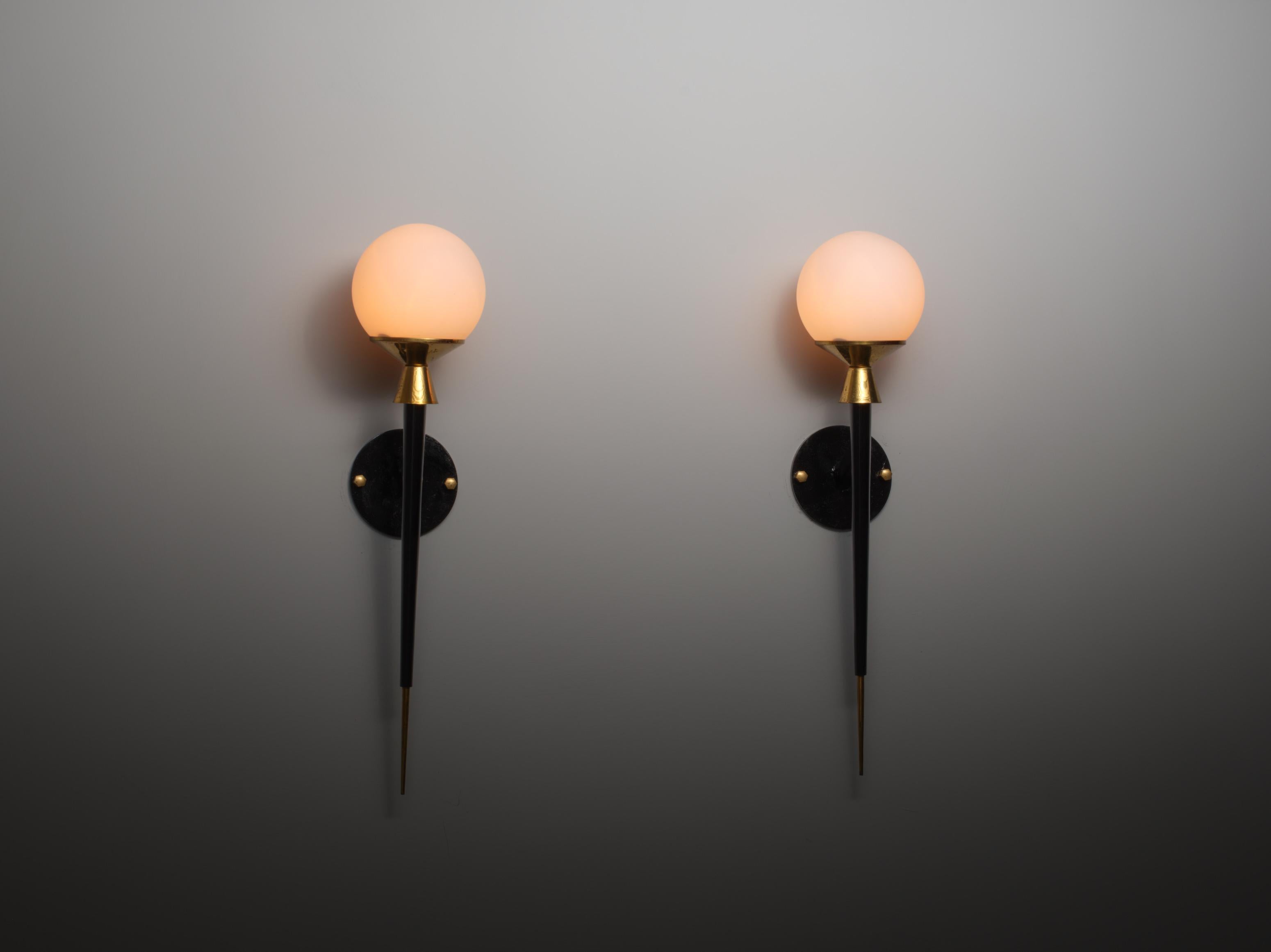 Pair of Italian Mid-Century Modern Brass and Opaline Glass Wall Sconces, 1950s In Good Condition For Sale In Rome, IT