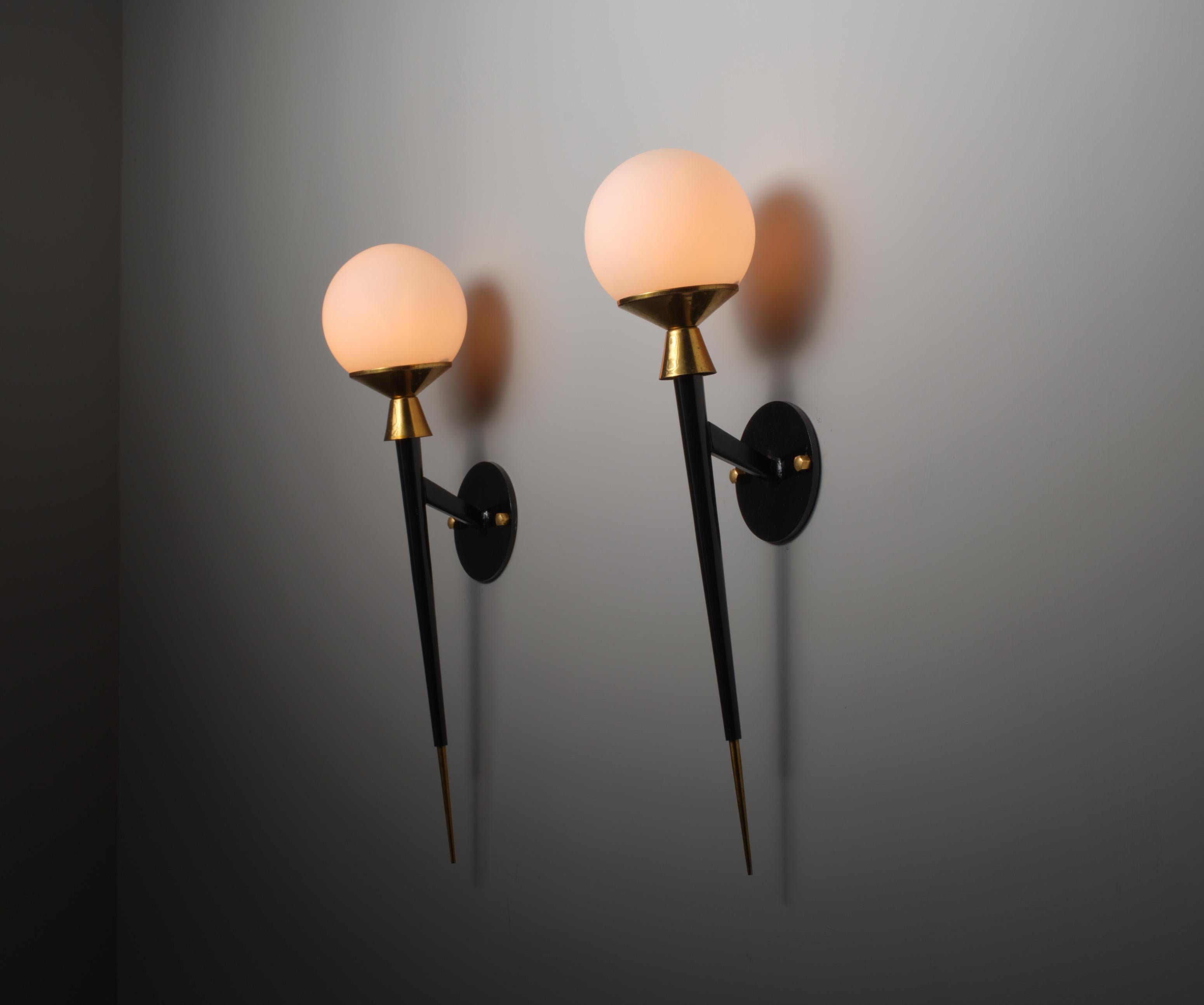 Mid-20th Century Pair of Italian Mid-Century Modern Brass and Opaline Glass Wall Sconces, 1950s For Sale
