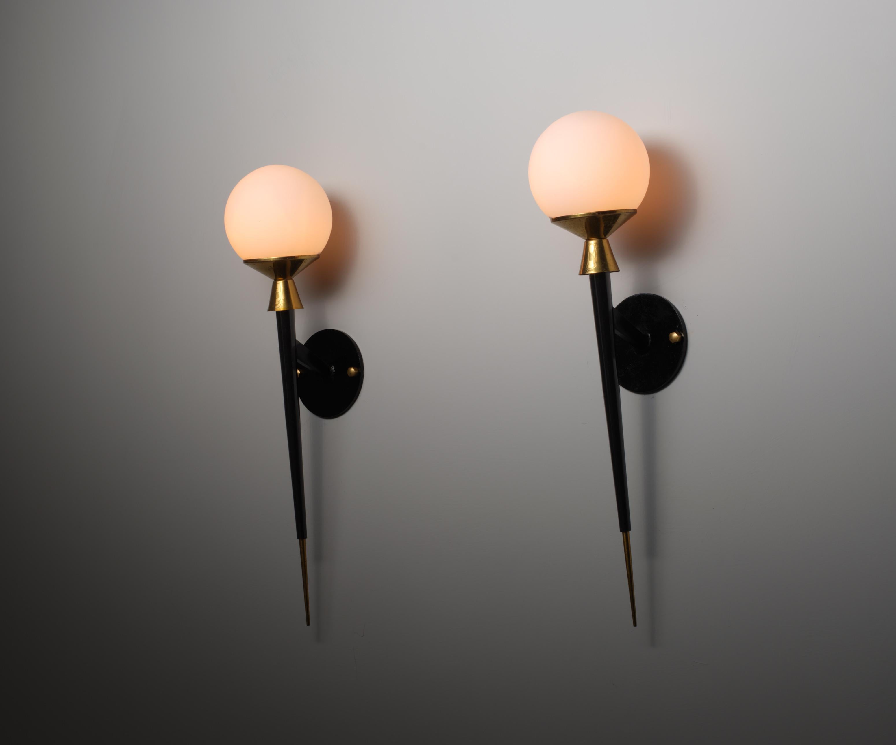 Pair of Italian Mid-Century Modern Brass and Opaline Glass Wall Sconces, 1950s For Sale 1