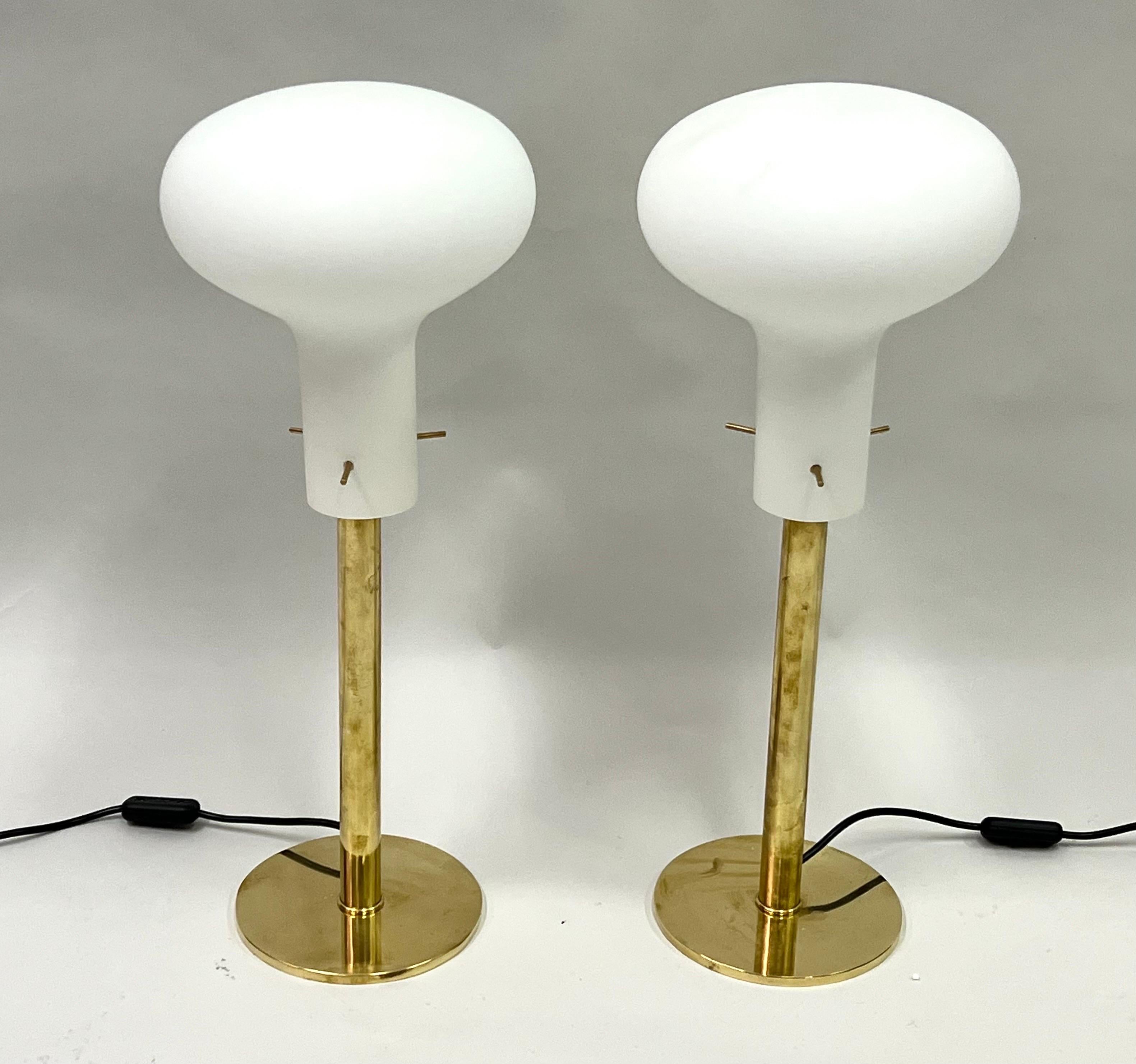 Pair of Italian Mid-Century Modern Brass Table Lamps, Max Ingrand & Fontana Arte For Sale 6