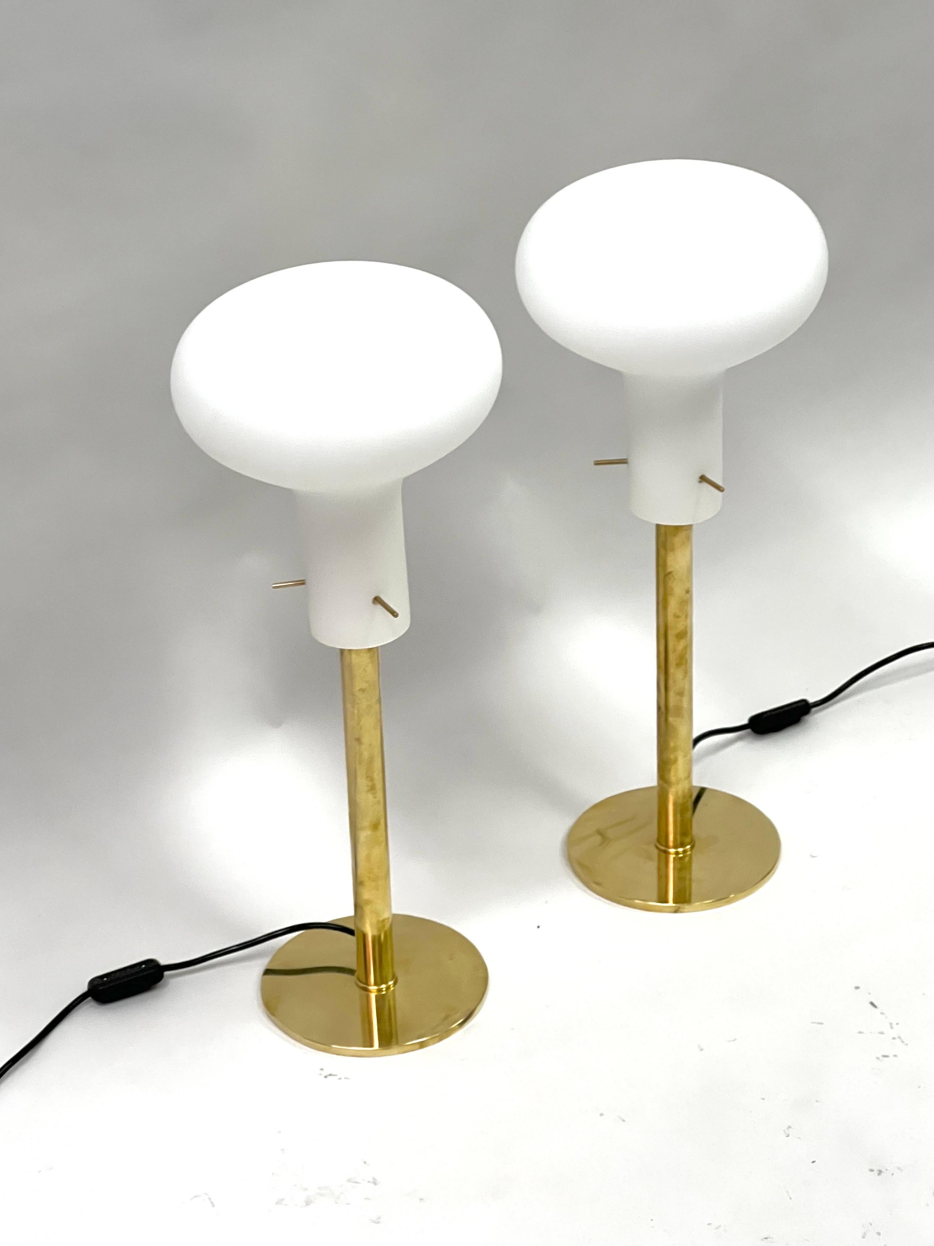 Pair of Italian Mid-Century Modern Brass Table Lamps, Max Ingrand & Fontana Arte In Good Condition For Sale In New York, NY