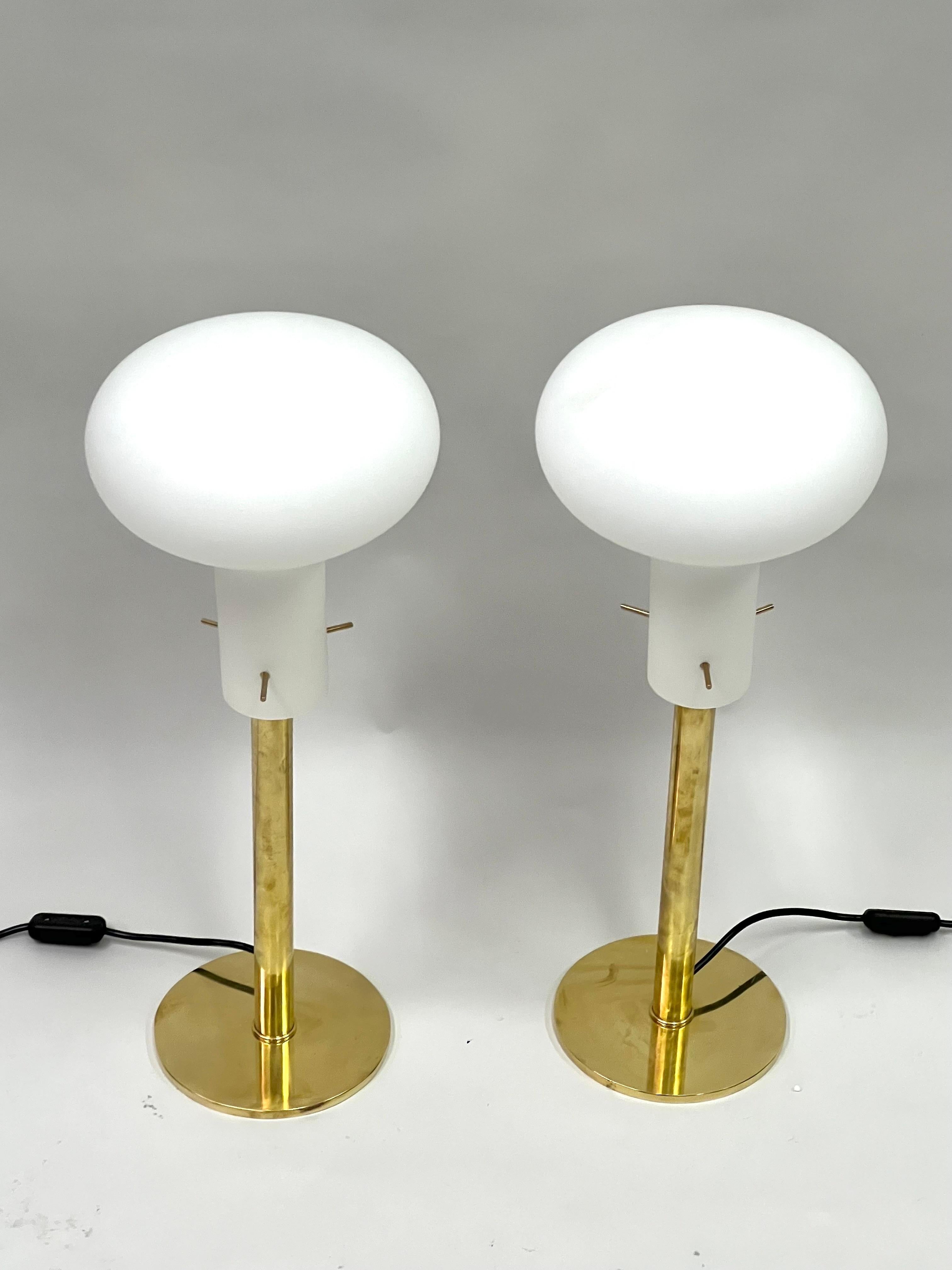 20th Century Pair of Italian Mid-Century Modern Brass Table Lamps, Max Ingrand & Fontana Arte For Sale