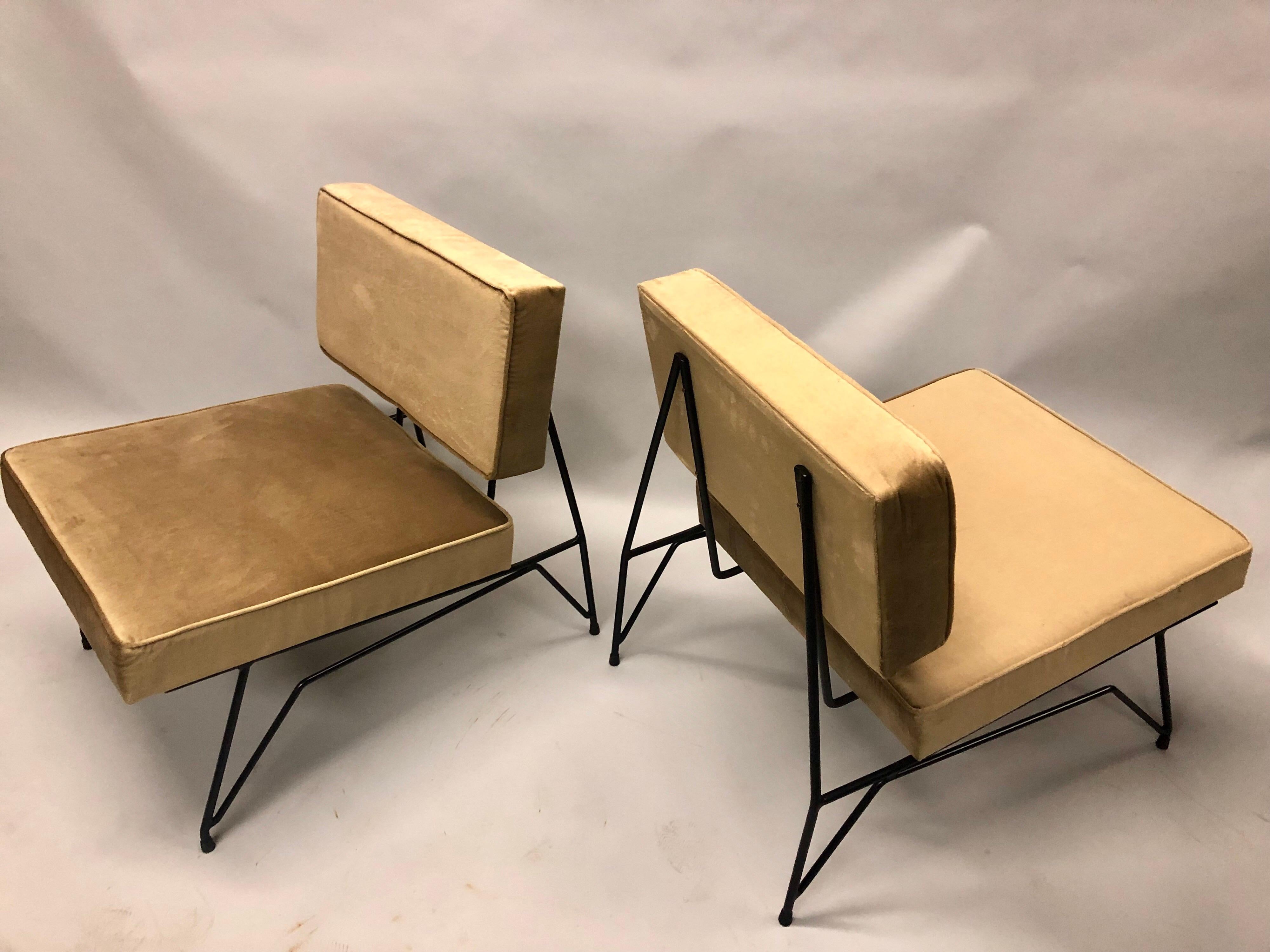 Elegant pair of Italian Mid-Century Modern, cantilevered lounge chairs attributed to Augusto Bozzi. The chairs feature an innovative architectural structure and transparent aesthetic setting them apart from other chairs of the period. The