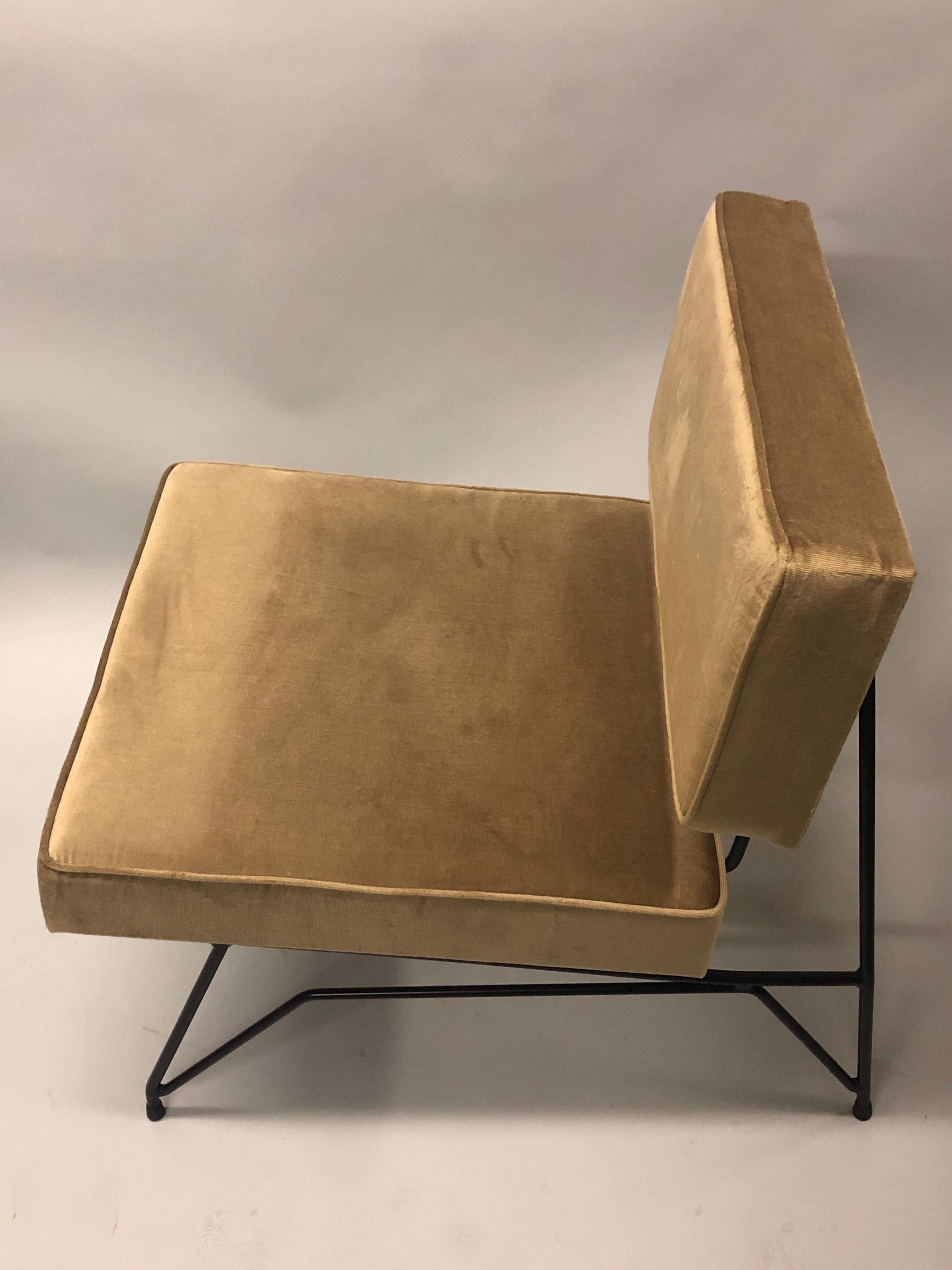 Pair of Mid-Century Modern, Cantilevered Lounge Chairs, Augusto Bozzi  In Good Condition For Sale In New York, NY