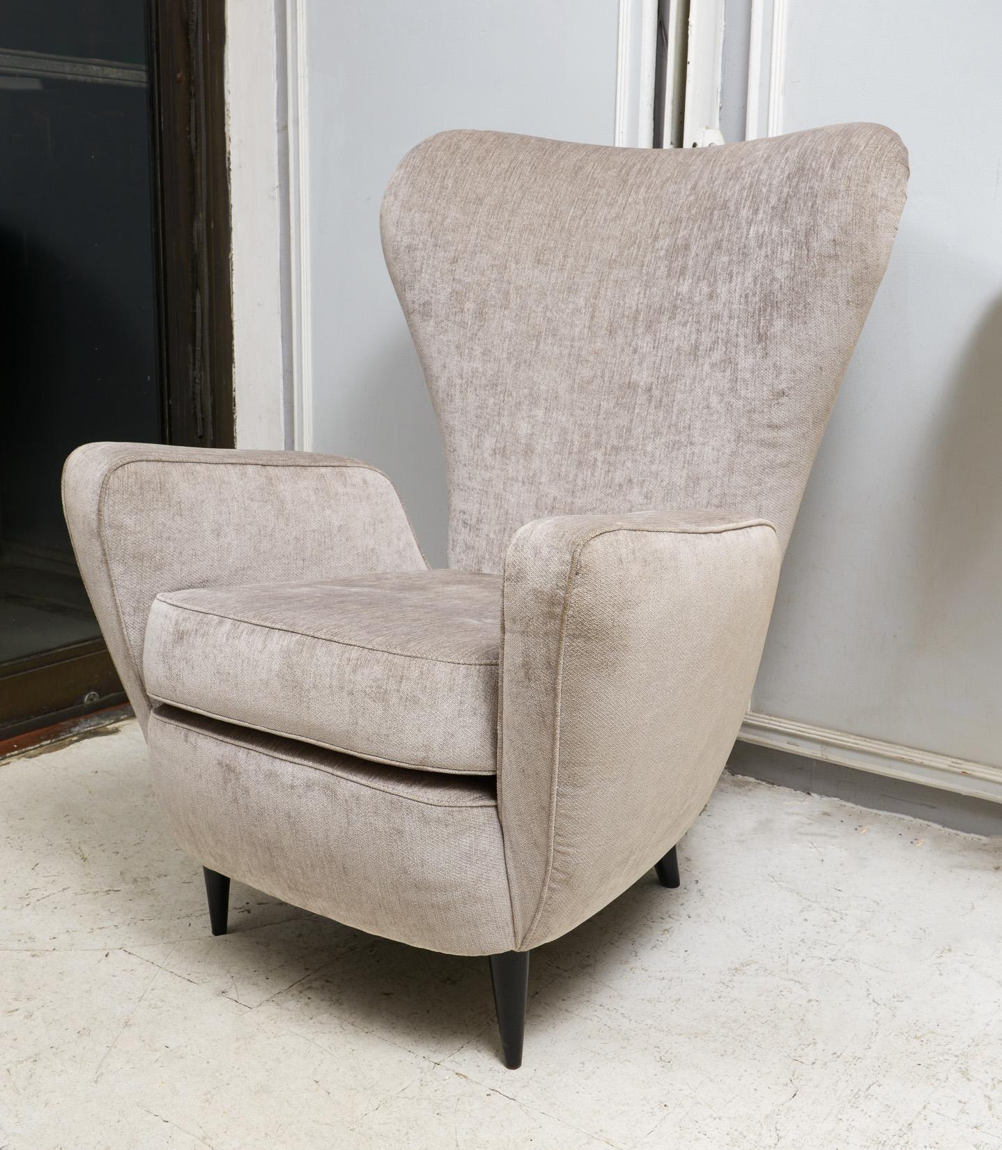 Pair of Italian Mid-Century Modern Chairs Upholstered in Donghia Fabric In Excellent Condition For Sale In New York, NY