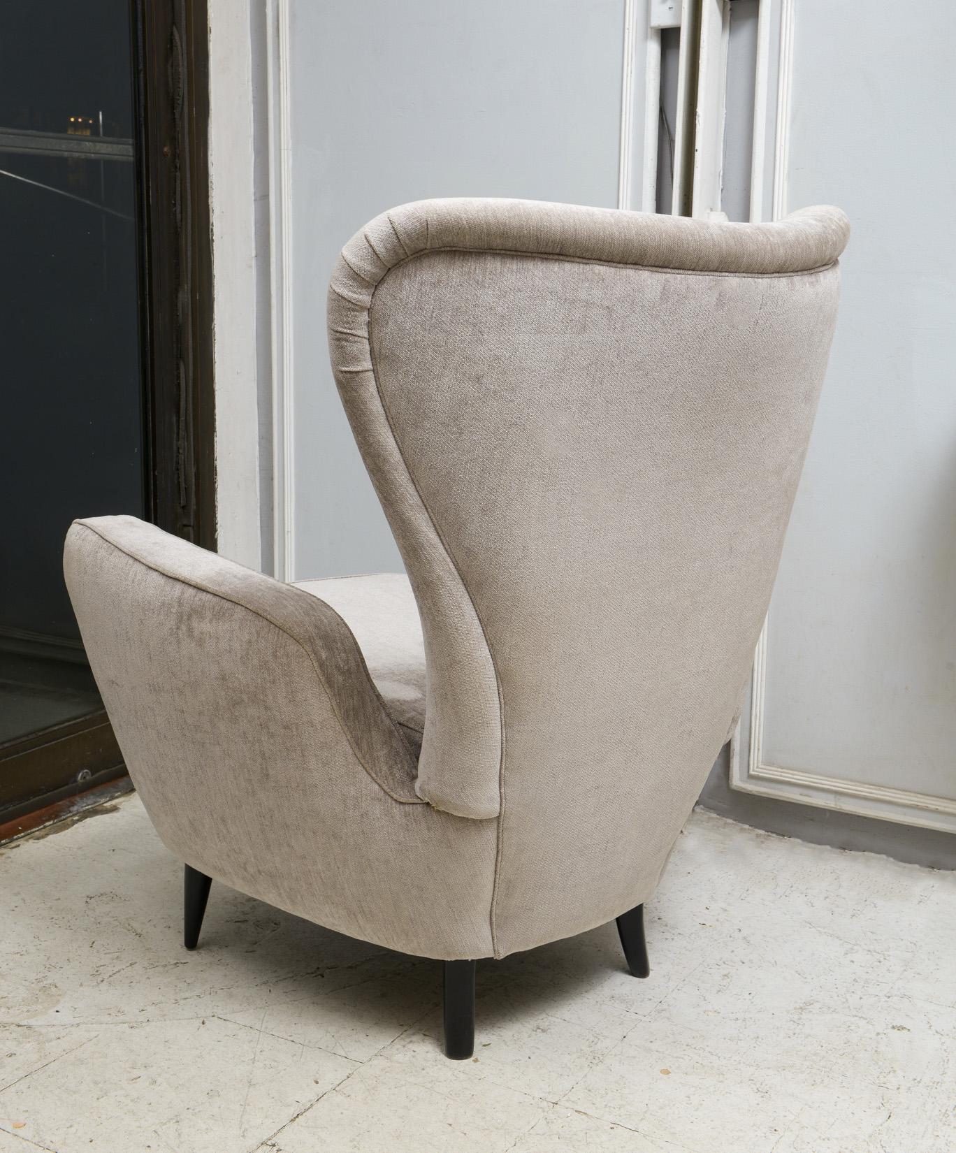 Pair of Italian Mid-Century Modern Chairs Upholstered in Donghia Fabric For Sale 3