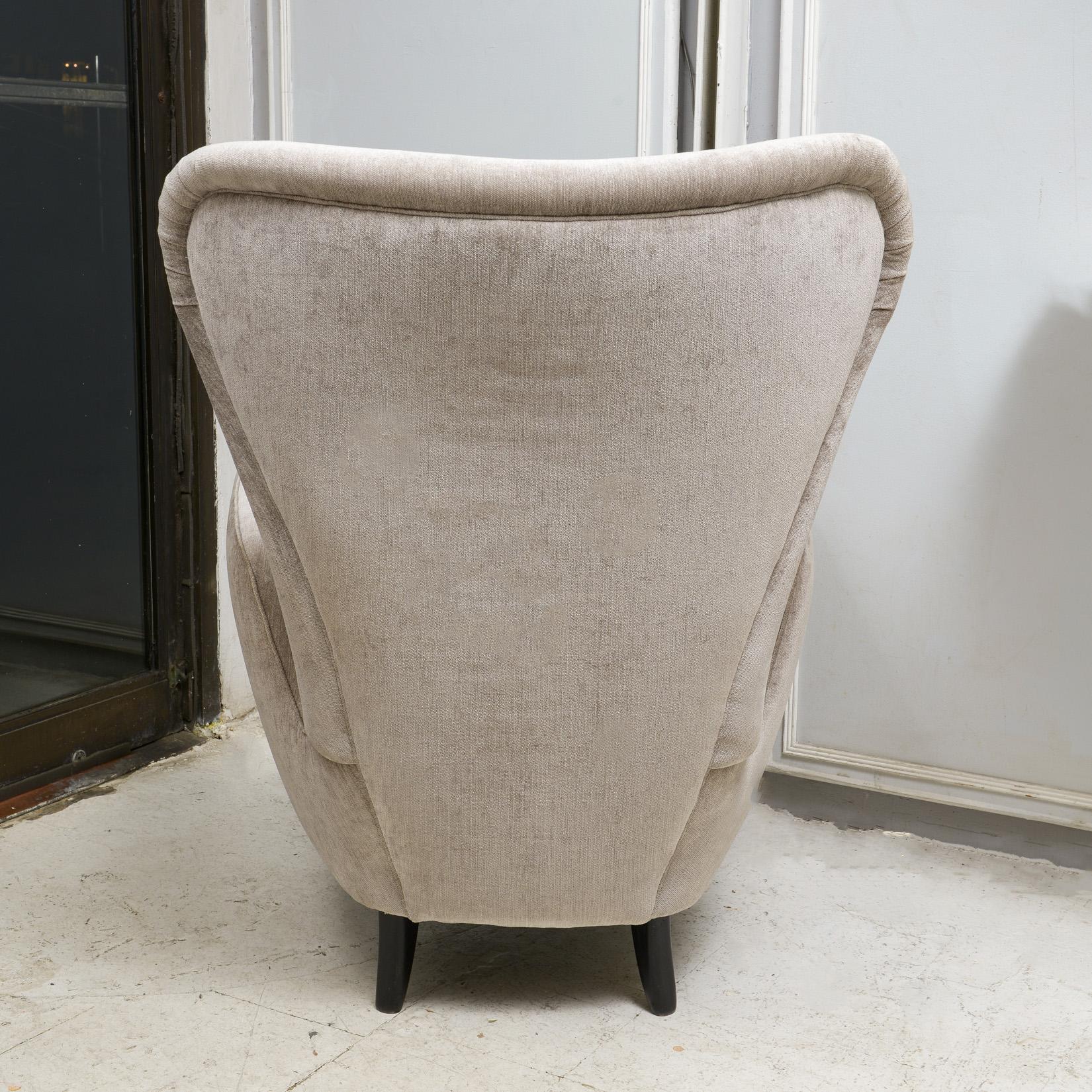 Pair of Italian Mid-Century Modern Chairs Upholstered in Donghia Fabric For Sale 4