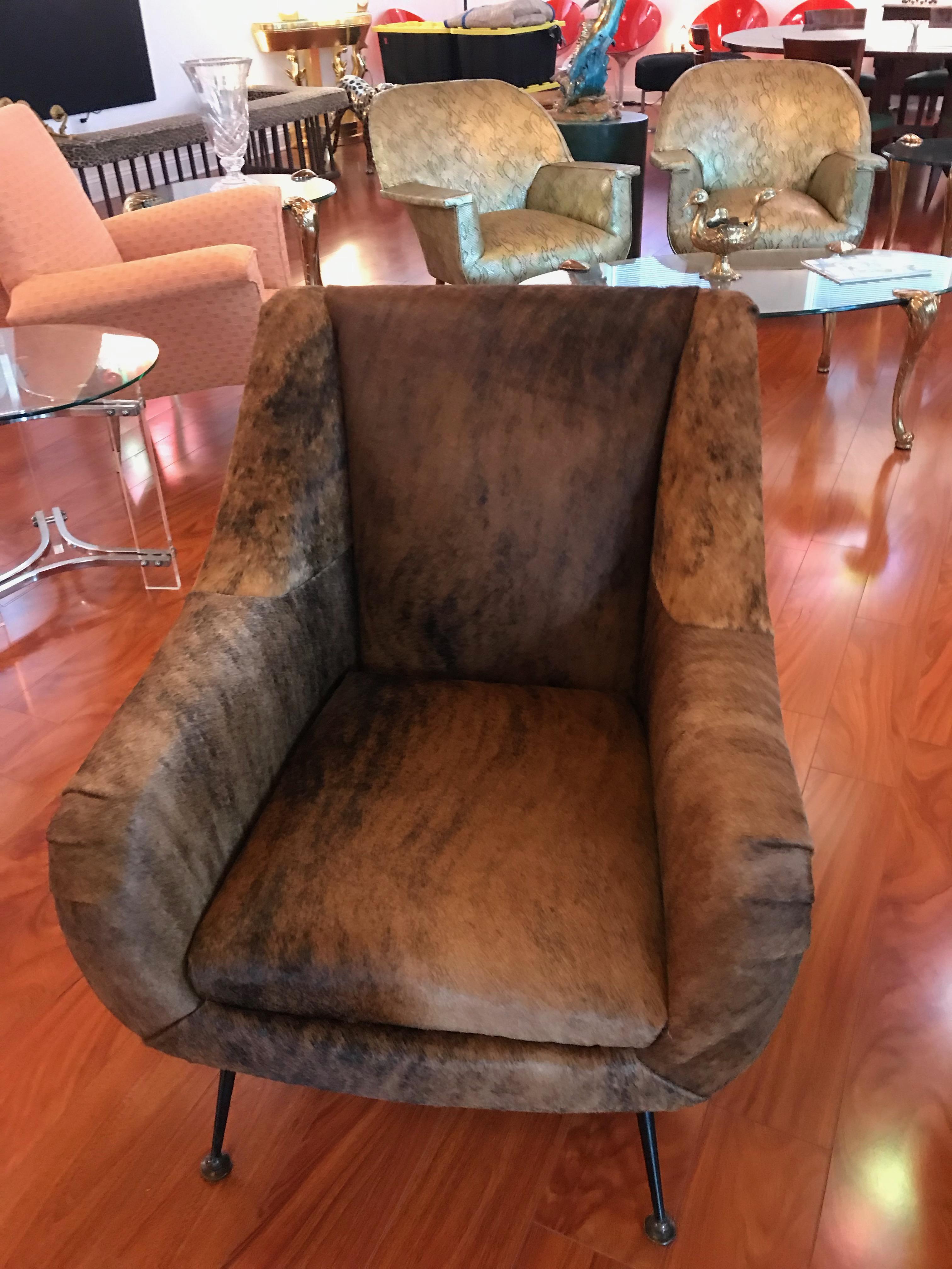 Pair of Italian Mid-Century Modern Club Chairs Covered in Cowhide For Sale 7