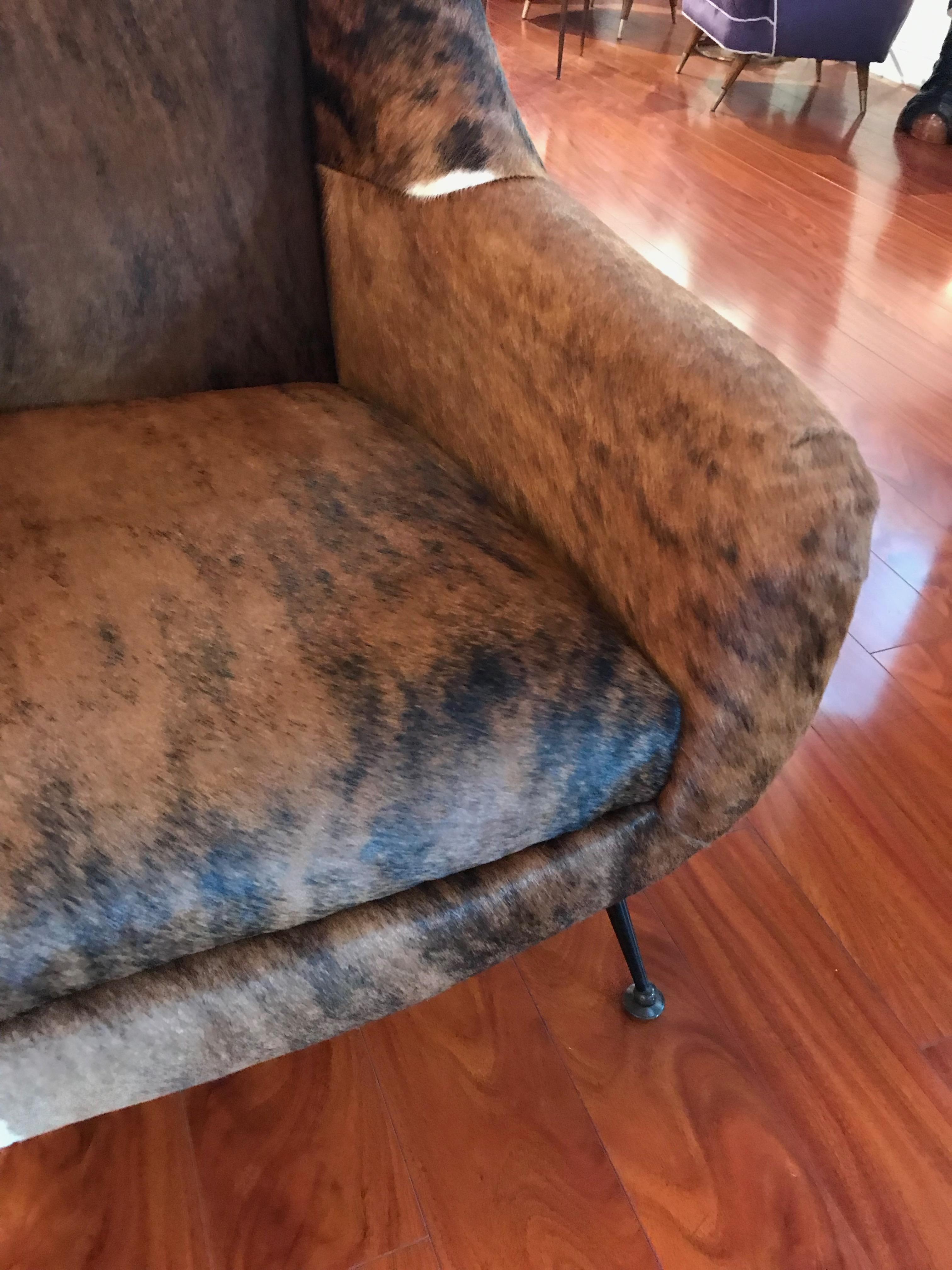 Pair of Italian Mid-Century Modern Club Chairs Covered in Cowhide For Sale 9