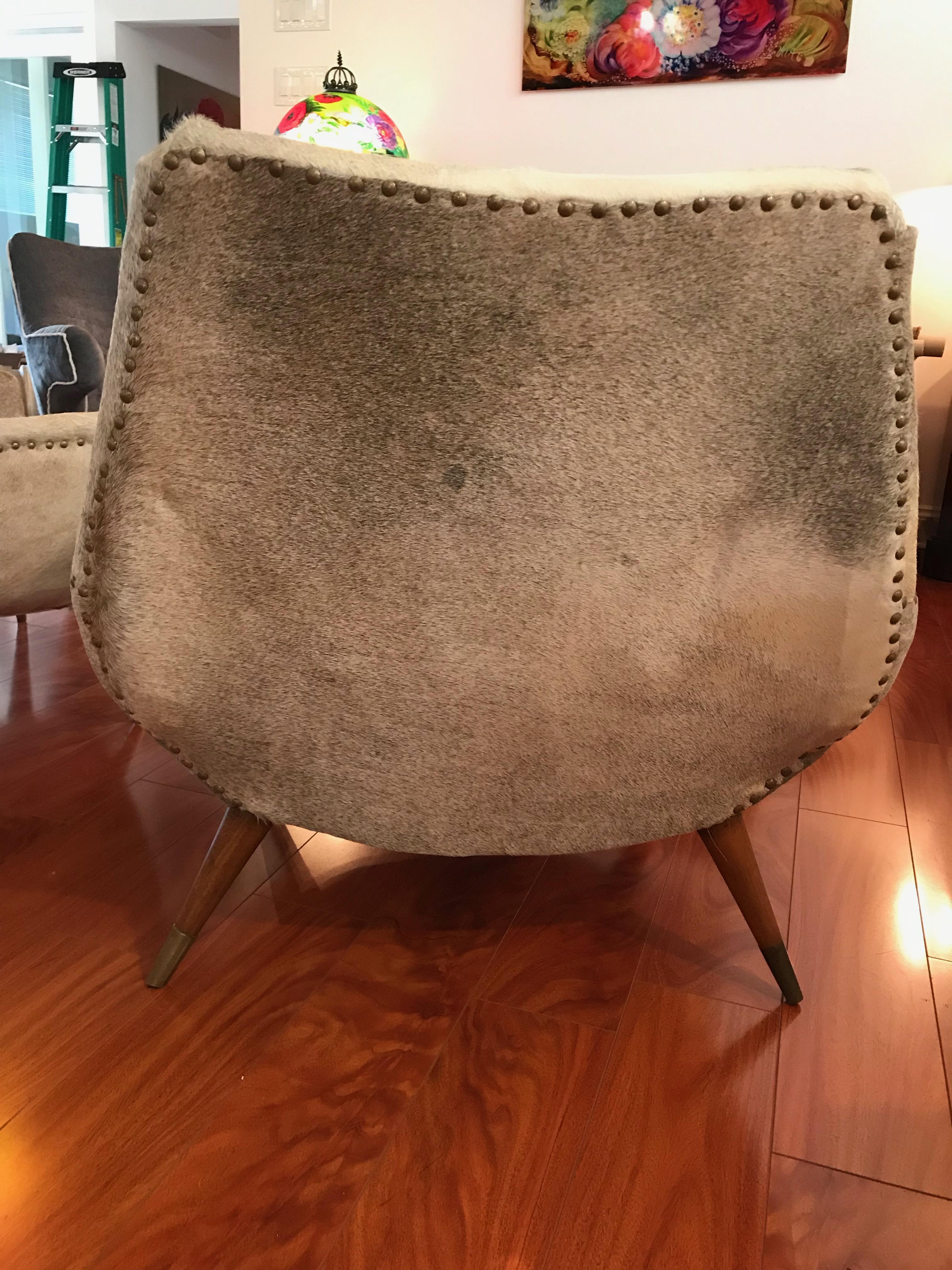 Pair of Italian Mid-Century Modern Club Chairs Covered in Cowhide For Sale 9