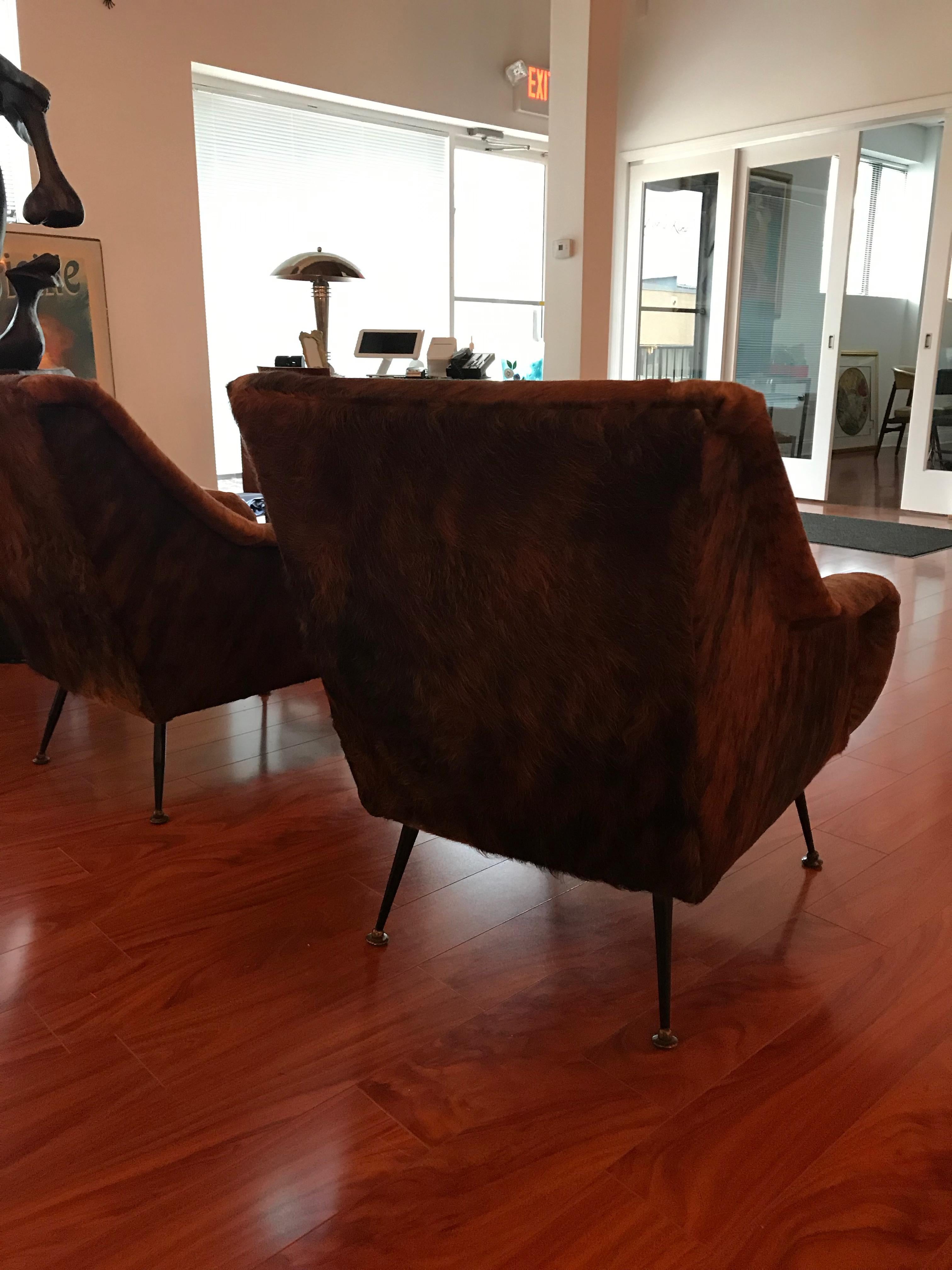 Pair of Italian Mid-Century Modern Club Chairs Covered in Cowhide For Sale 1