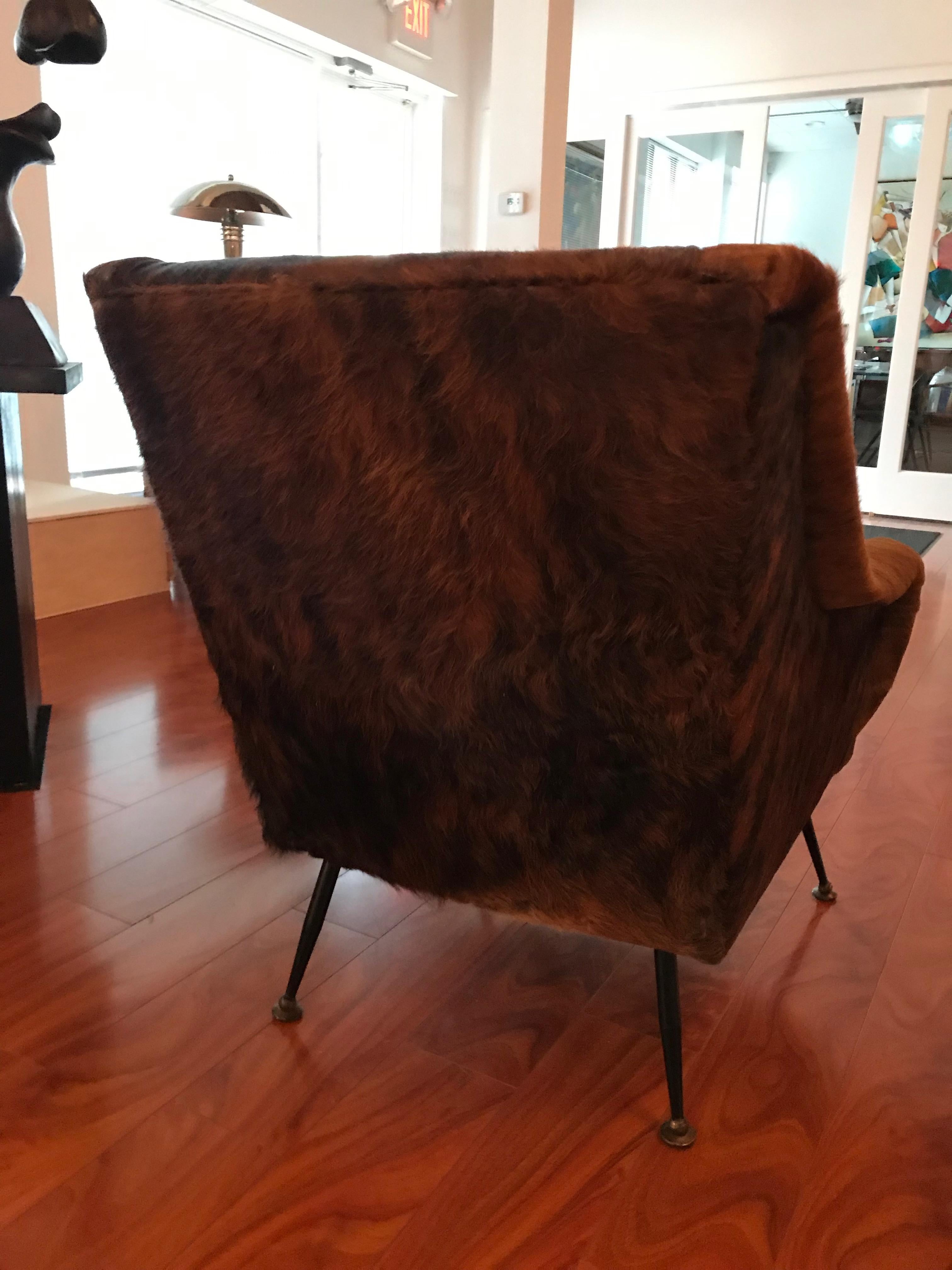 Pair of Italian Mid-Century Modern Club Chairs Covered in Cowhide For Sale 1